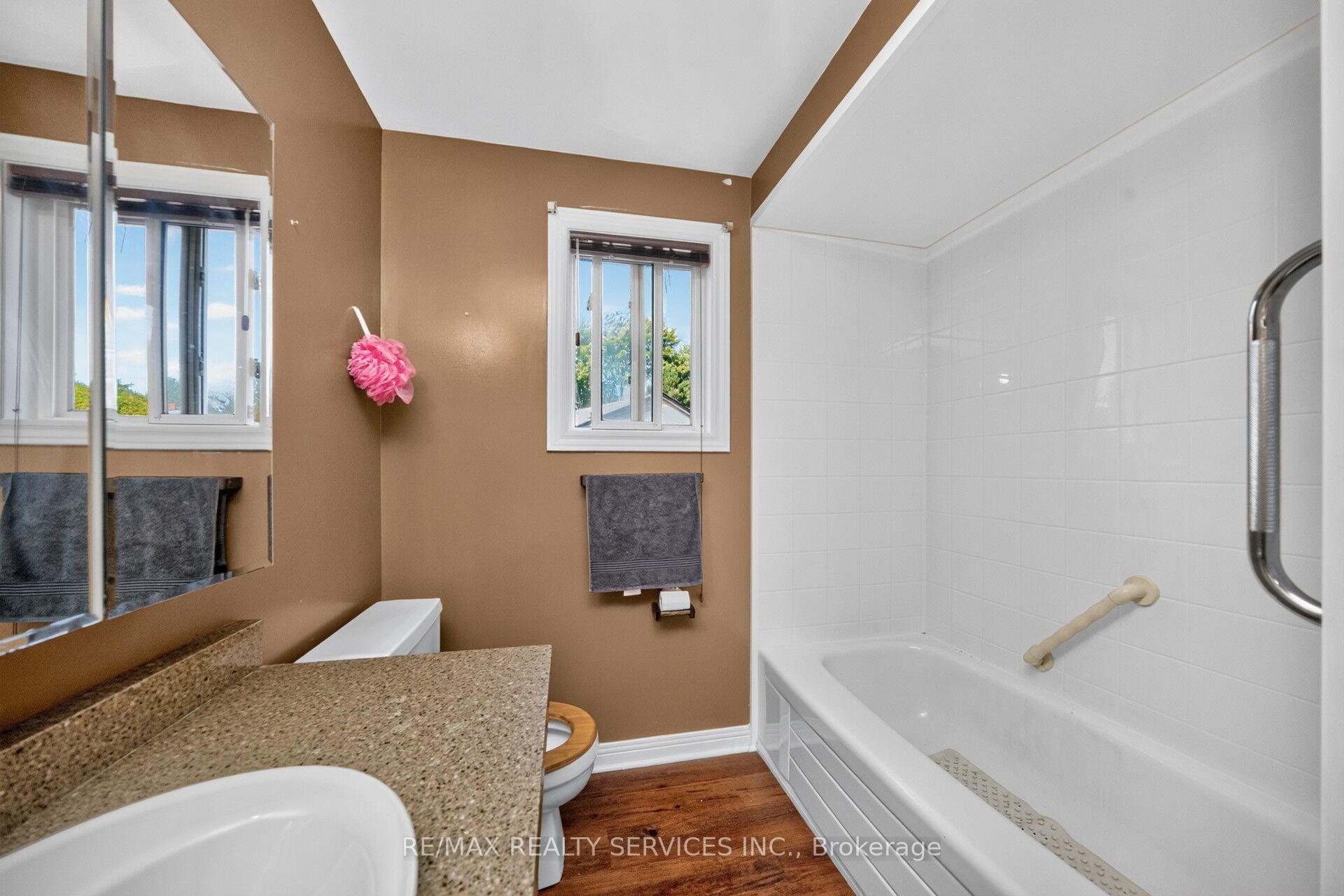 Photo 27 of 115 Amberly Boulevard, Hamilton, Ancaster — HOMEH