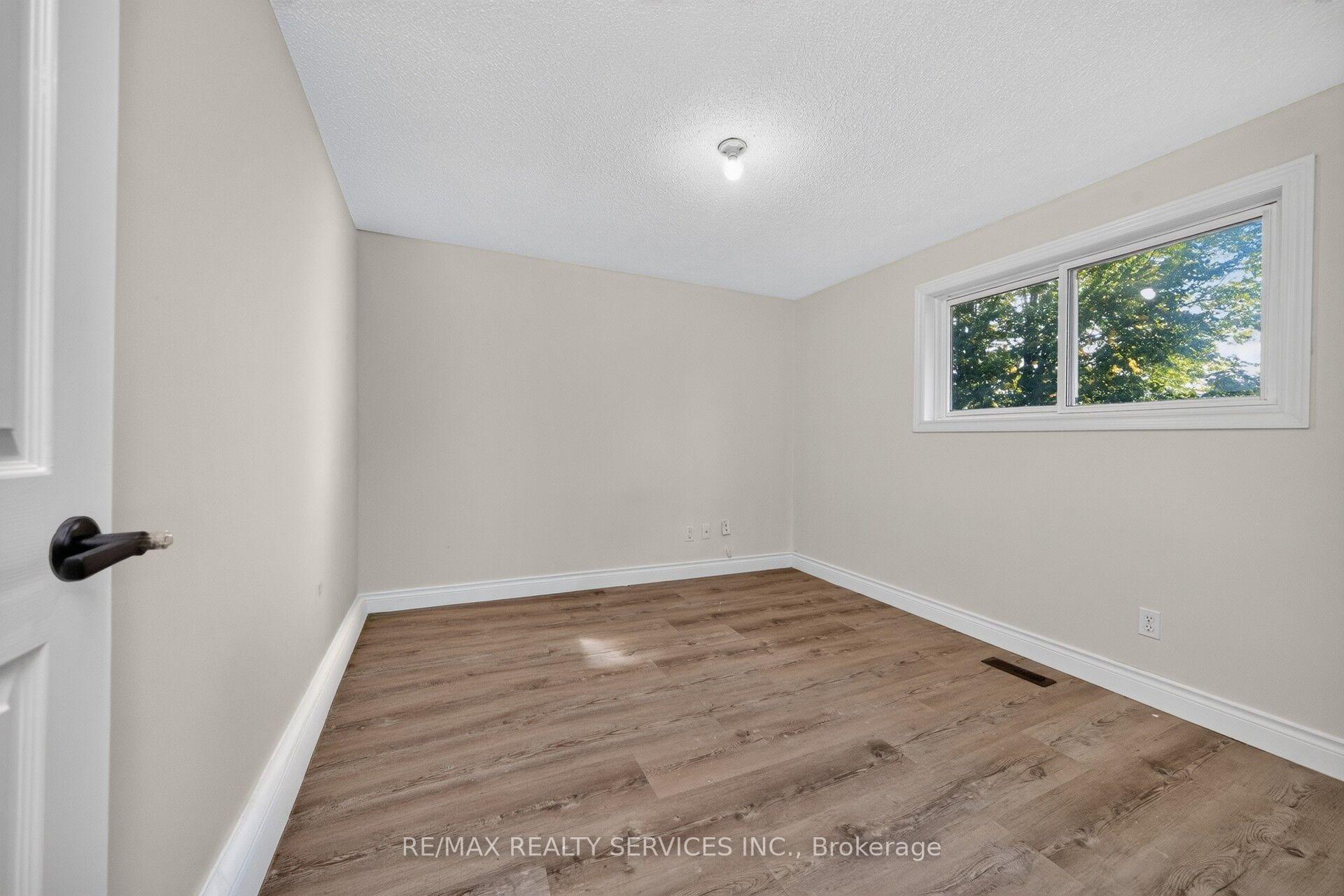Photo 28 of 115 Amberly Boulevard, Hamilton, Ancaster — HOMEH