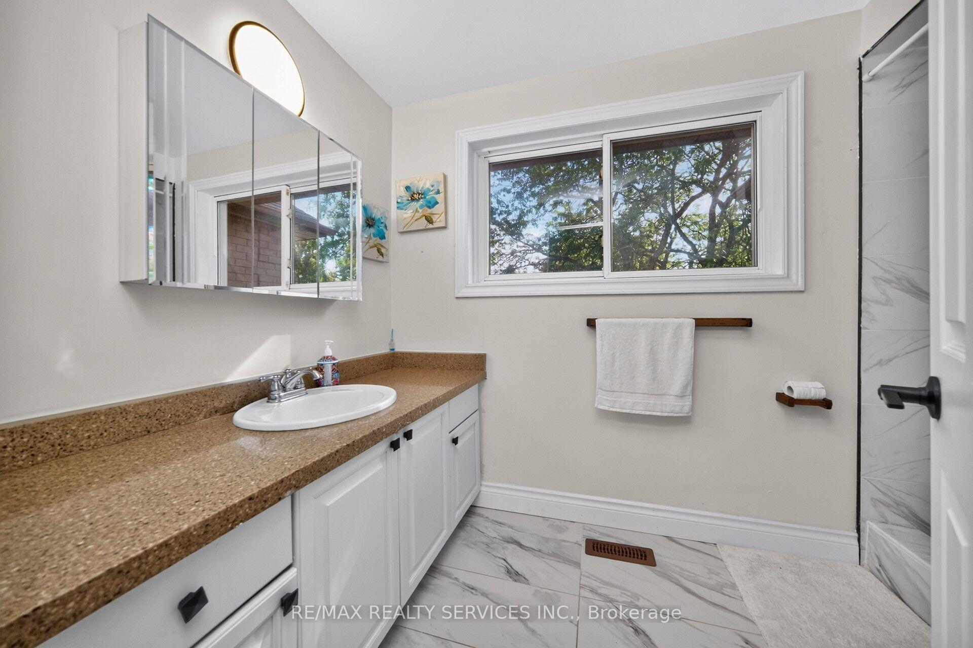Photo 30 of 115 Amberly Boulevard, Hamilton, Ancaster — HOMEH