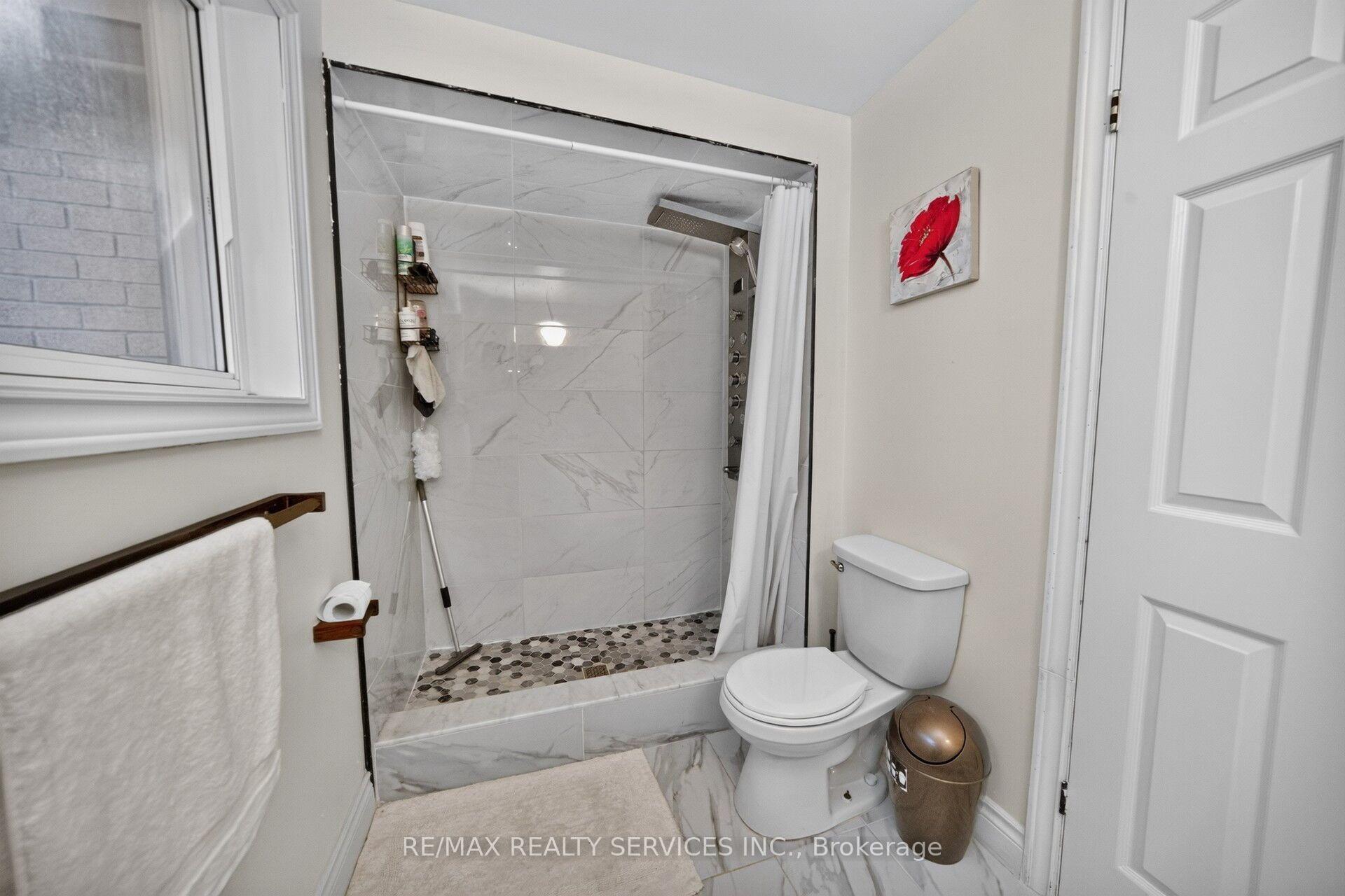 Photo 31 of 115 Amberly Boulevard, Hamilton, Ancaster — HOMEH