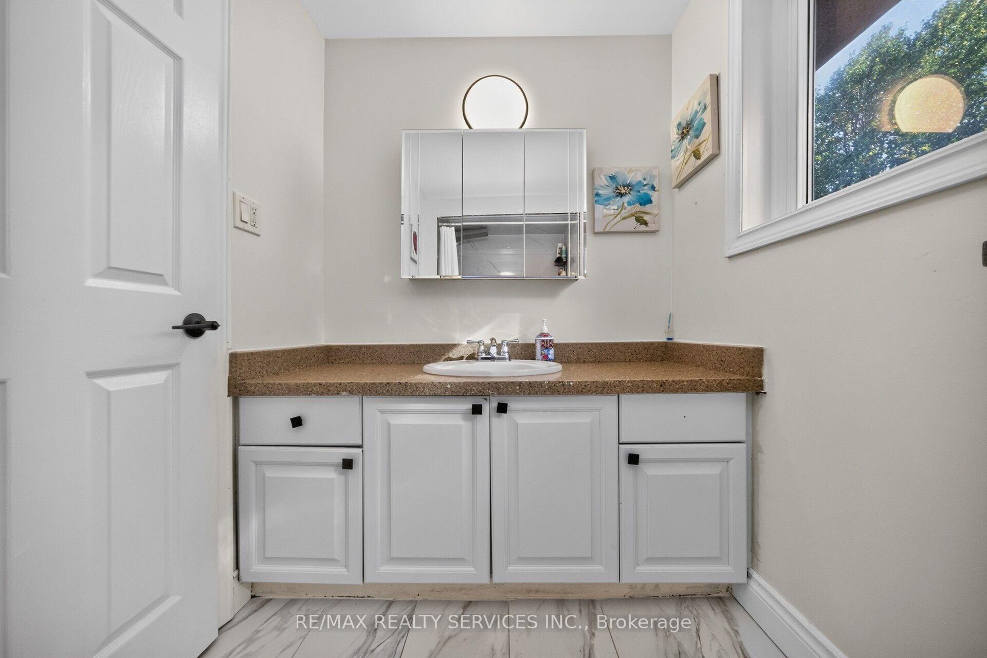 Photo 32 of 115 Amberly Boulevard, Hamilton, Ancaster — HOMEH