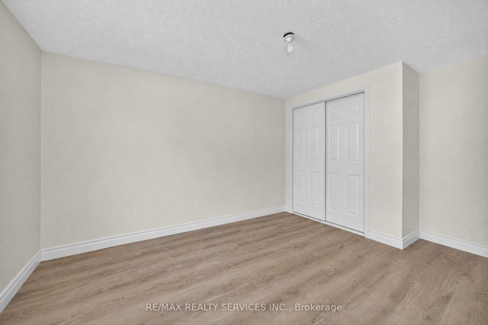 Photo 35 of 115 Amberly Boulevard, Hamilton, Ancaster — HOMEH