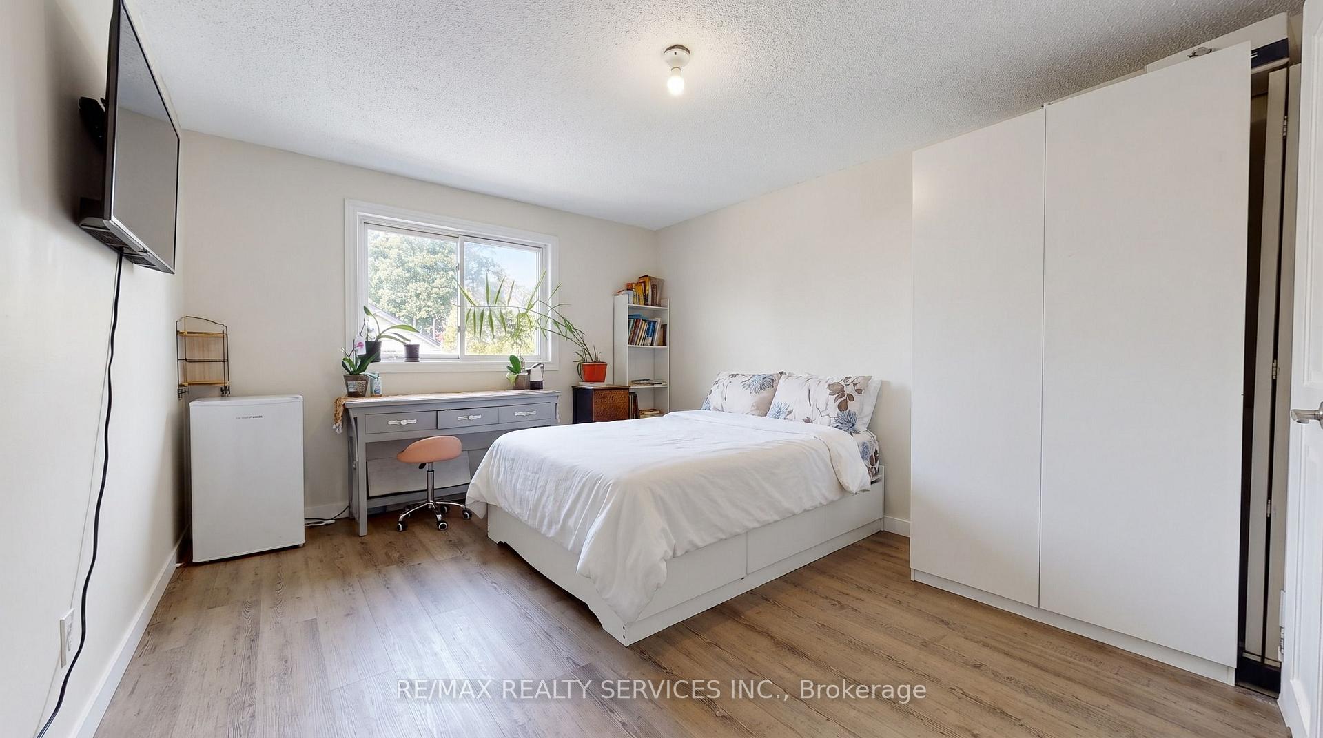 Photo 36 of 115 Amberly Boulevard, Hamilton, Ancaster — HOMEH