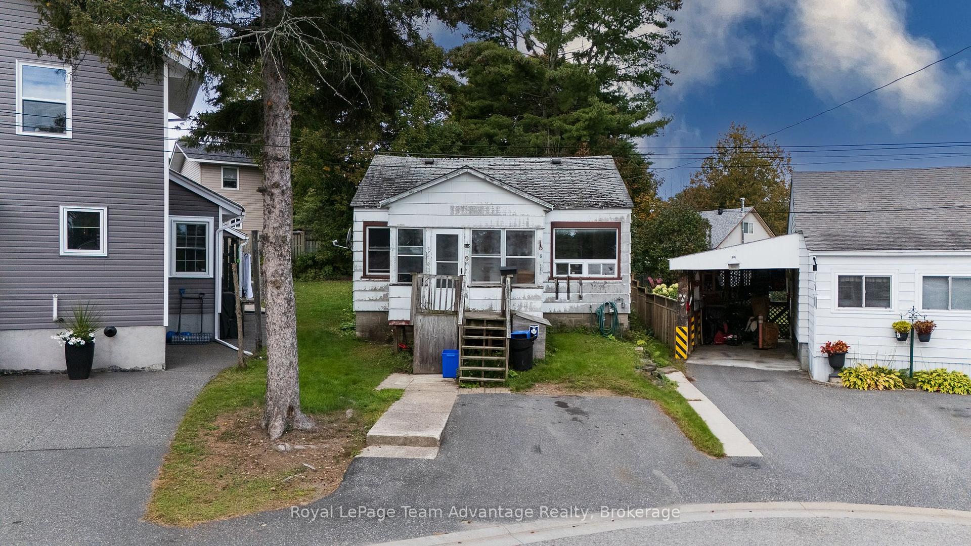Photo 3 of 9 Elizabeth Court, Parry Sound — HOMEH