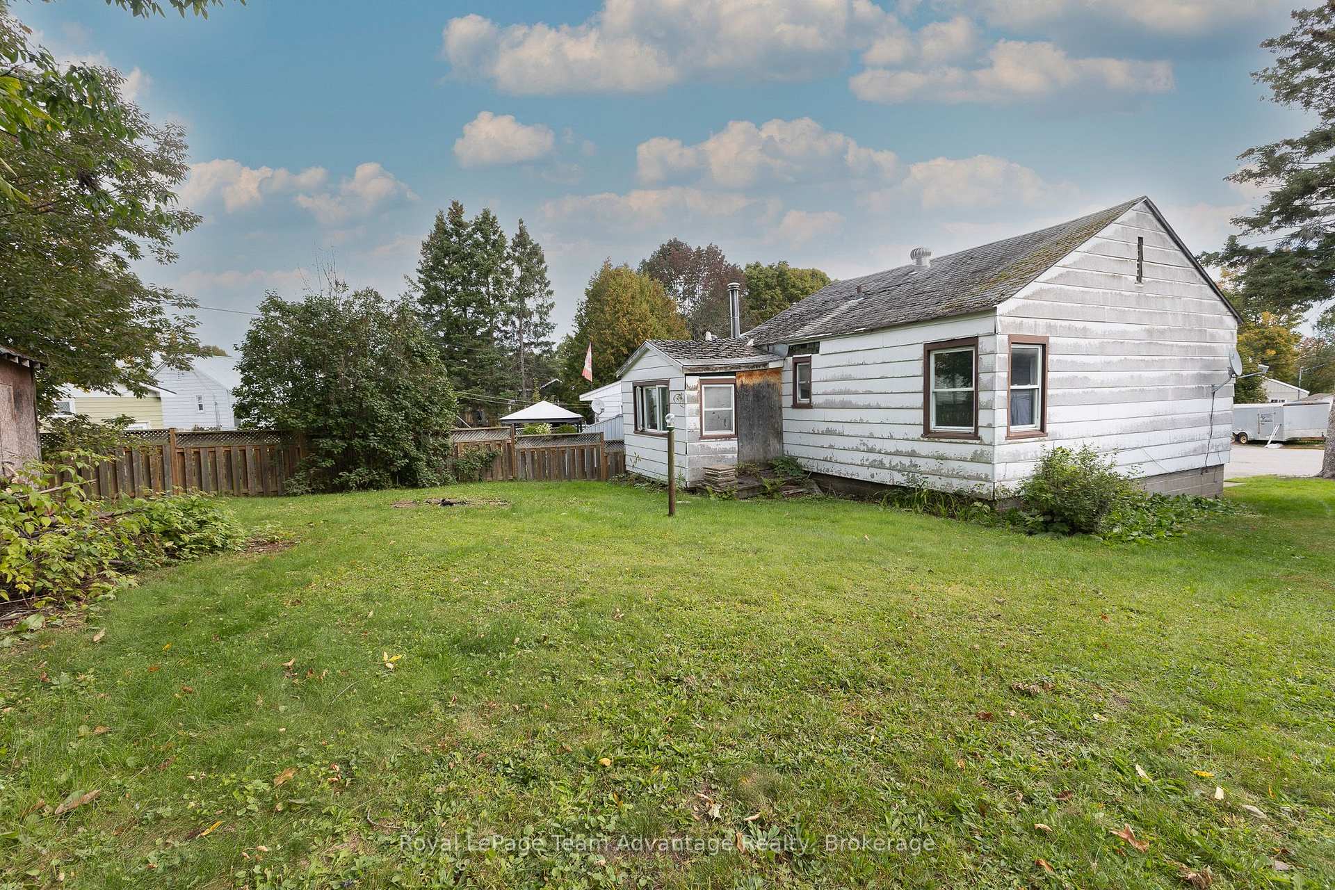 Photo 4 of 9 Elizabeth Court, Parry Sound — HOMEH
