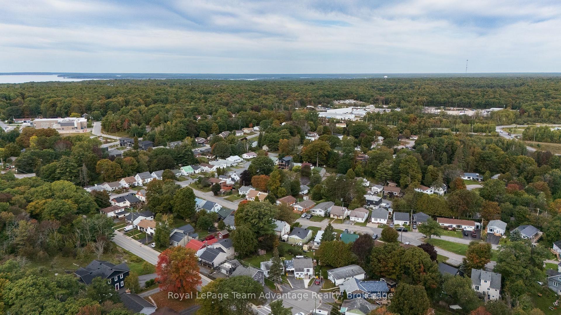 Photo 8 of 9 Elizabeth Court, Parry Sound — HOMEH