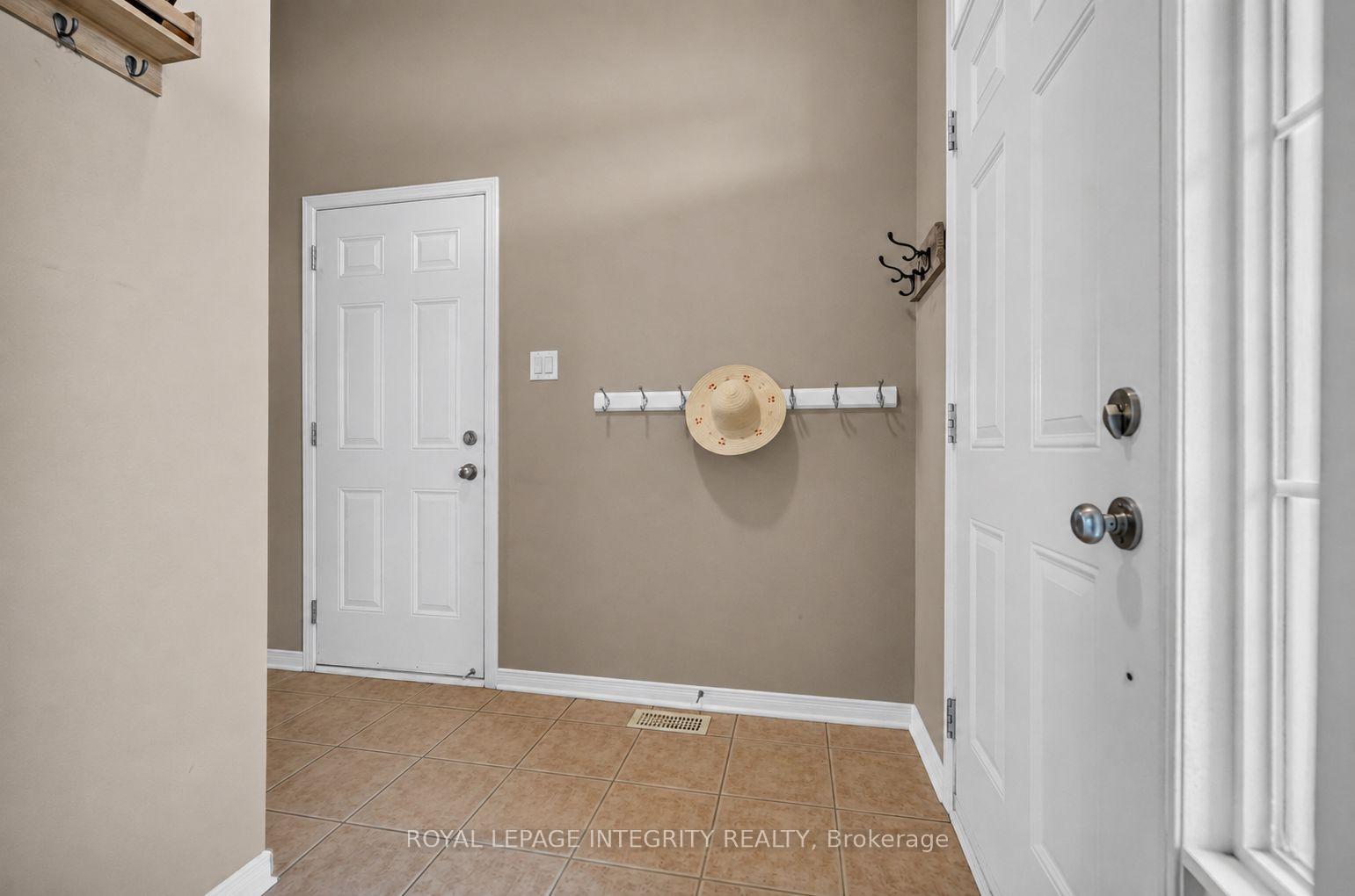 Photo 4 of 1764 Plainridge Crescent, Ottawa, Notting Hill/Summerside — HOMEH