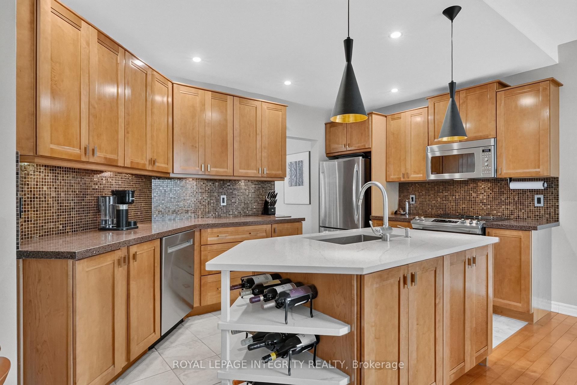Photo 16 of 2117 Sandy Oaks Drive, Ottawa, Chapel Hill South - Orleans Village — HOMEH