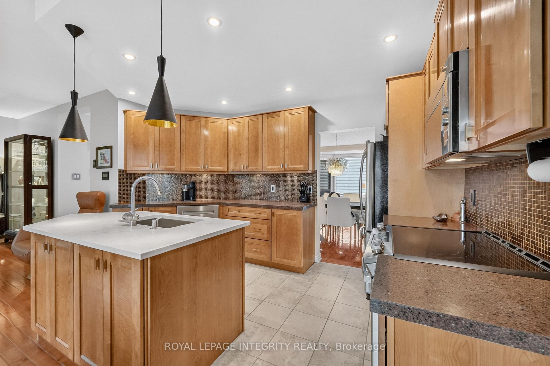 Photo 17 of 2117 Sandy Oaks Drive, Ottawa, Chapel Hill South - Orleans Village — HOMEH