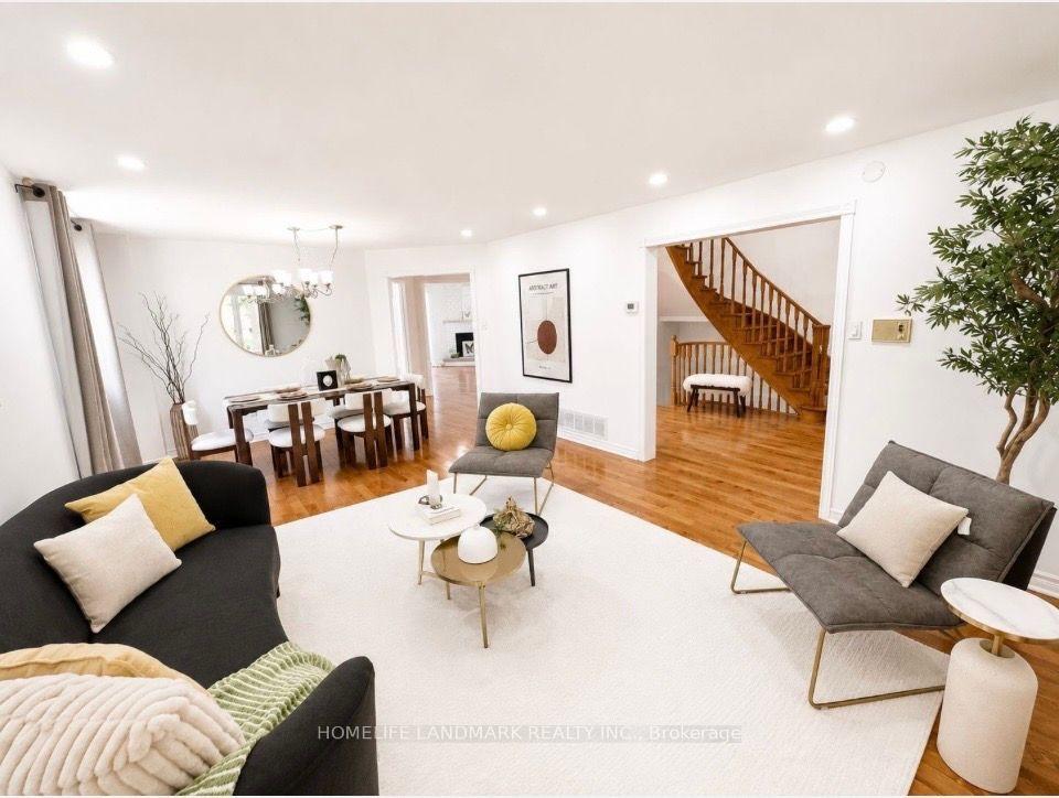 Photo 6 of 8 Muster Court, Markham, Buttonville — HOMEH