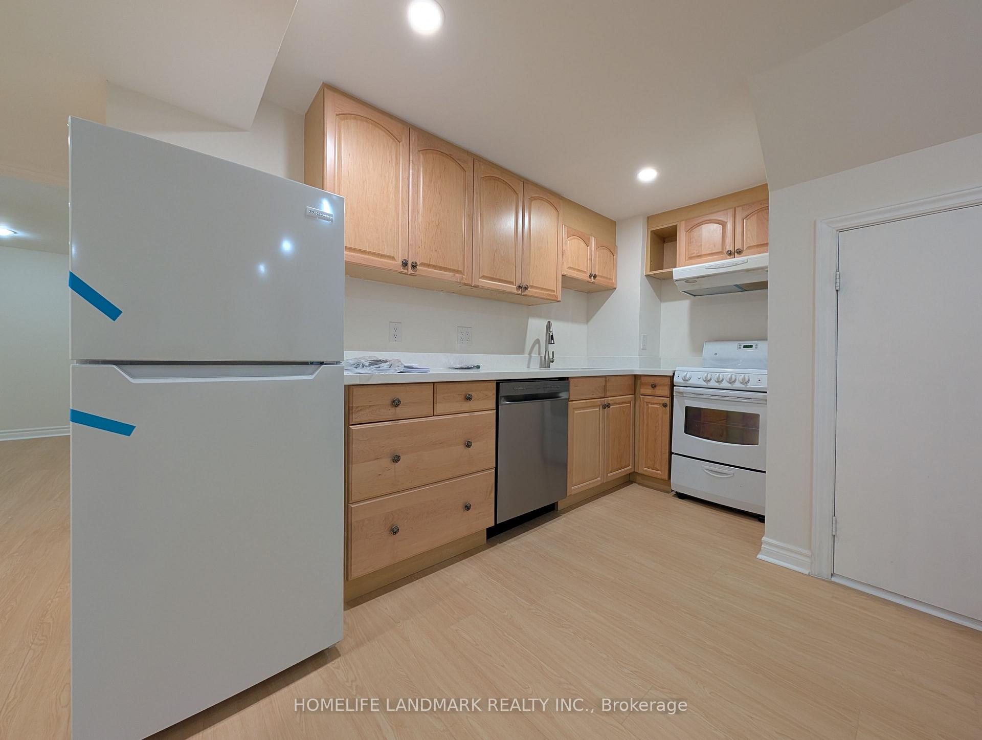 Photo 11 of 8 Muster Court, Markham, Buttonville — HOMEH