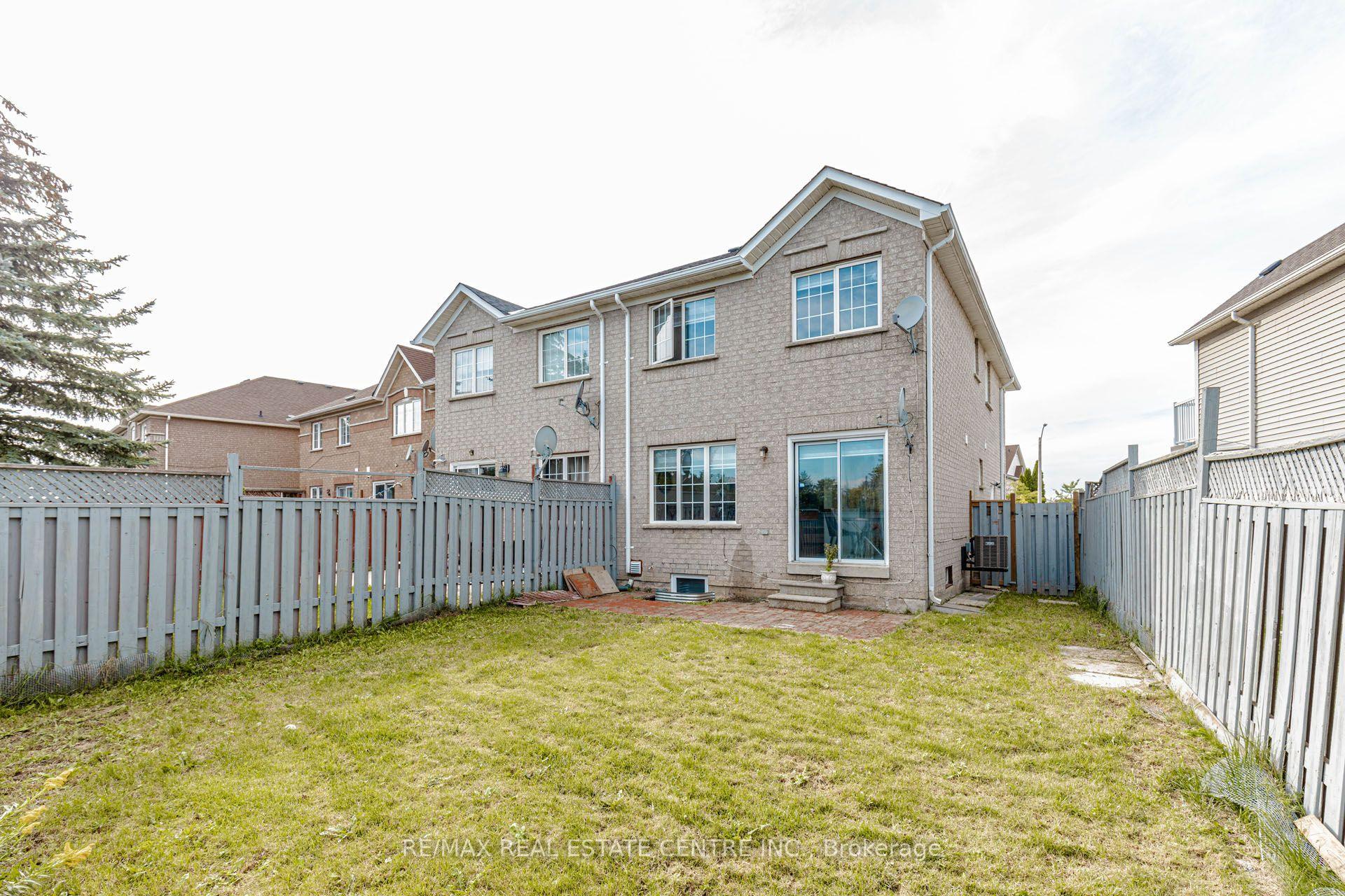 Photo 22 of 34 Weather Vane Lane, Brampton, Fletcher's Creek Village — HOMEH