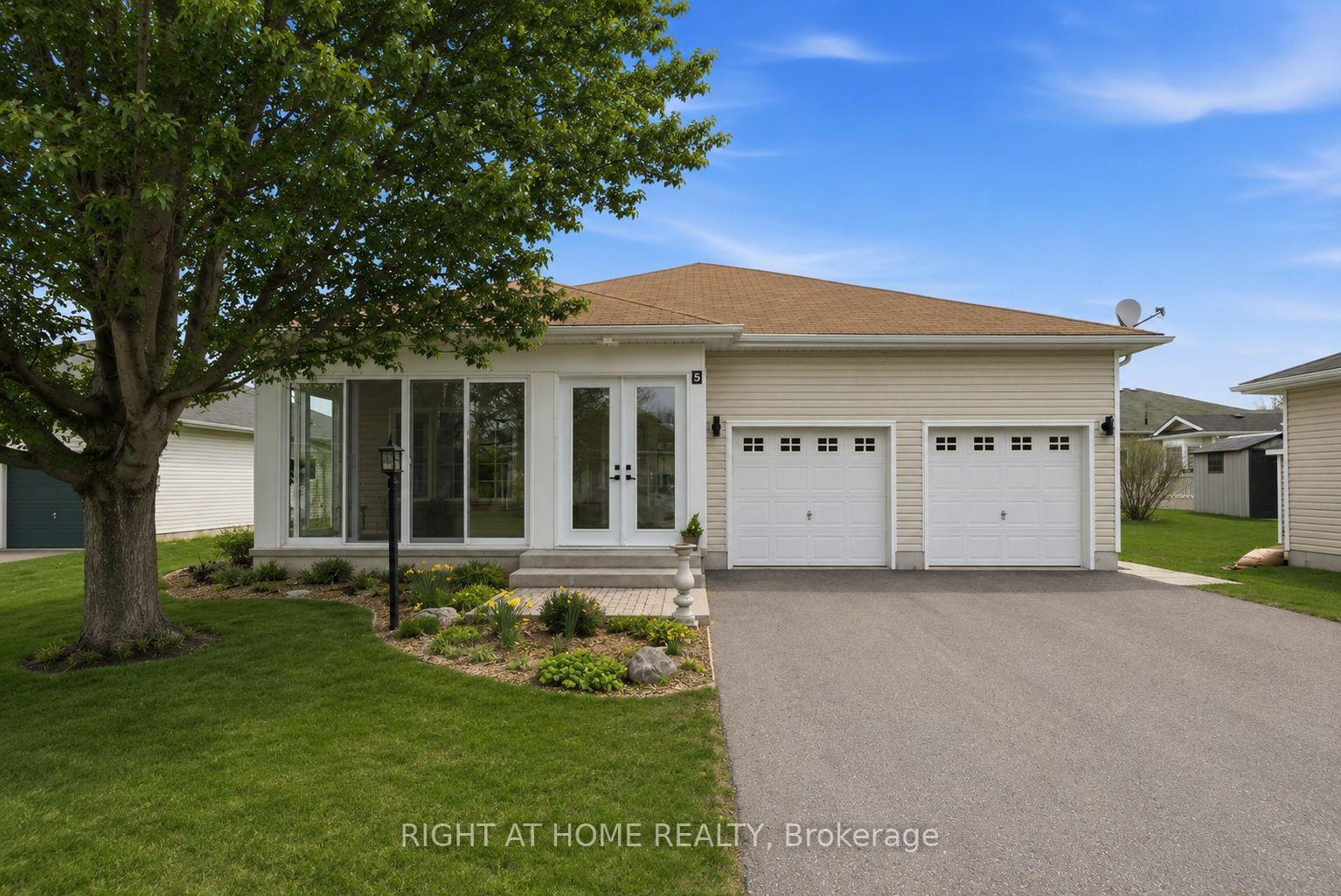 Photo 2 of 5 Park Place Lane, Clarington, Newcastle — HOMEH