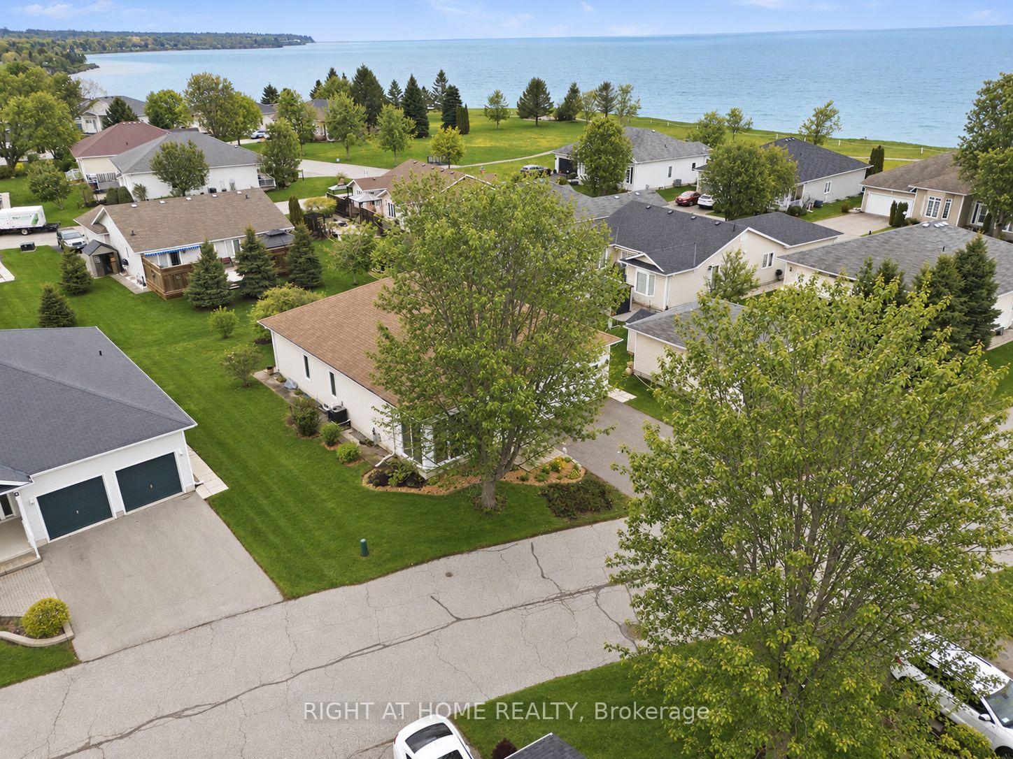 Photo 3 of 5 Park Place Lane, Clarington, Newcastle — HOMEH