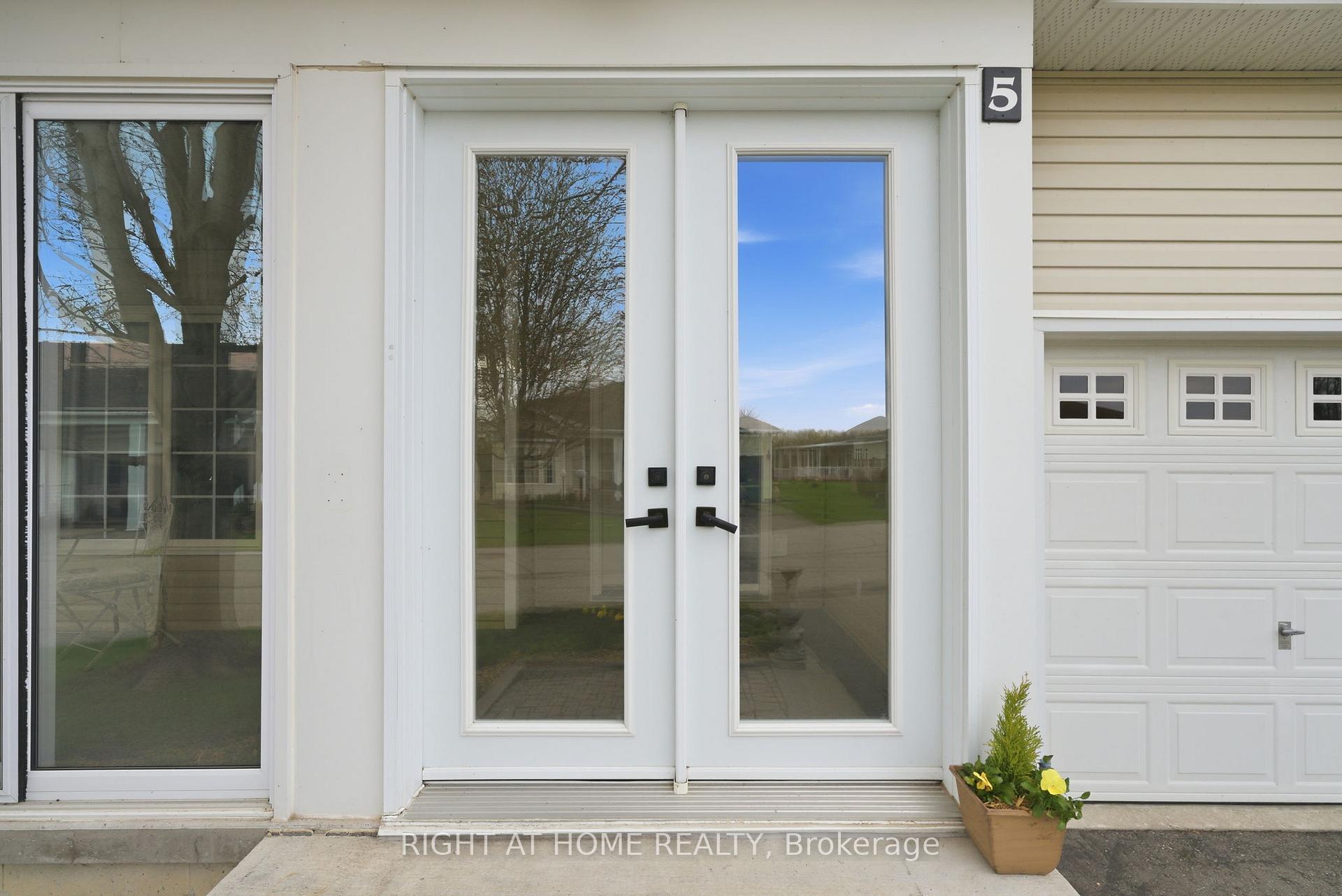 Photo 4 of 5 Park Place Lane, Clarington, Newcastle — HOMEH
