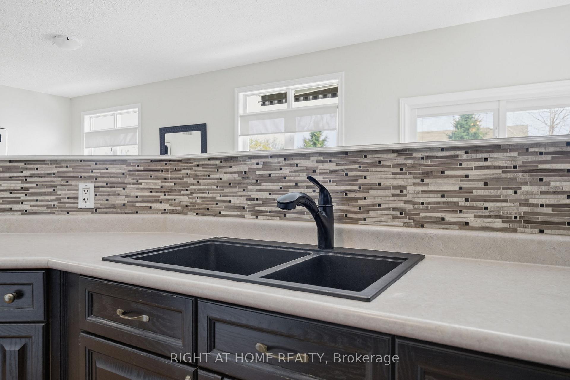 Photo 11 of 5 Park Place Lane, Clarington, Newcastle — HOMEH