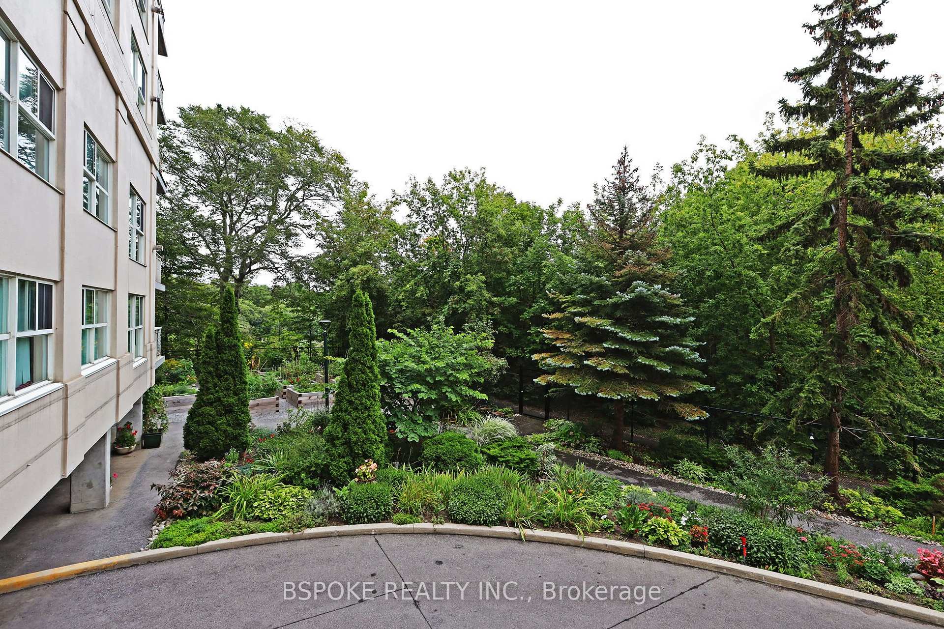 Photo 24 of Unit LC11, 18 Concorde Place, North York, Banbury-Don Mills — HOMEH