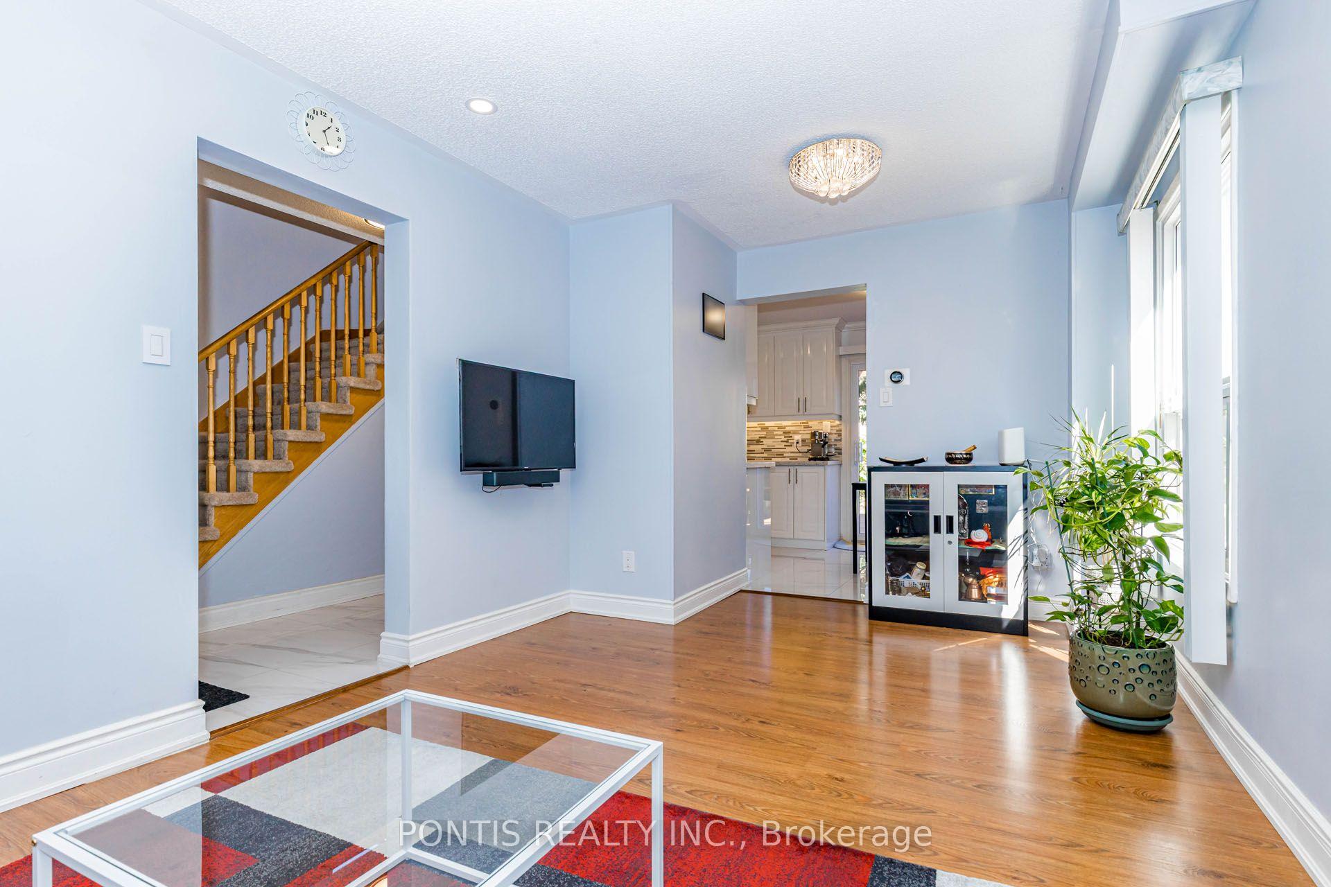 Photo 9 of 6 Calmist Crescent, Brampton, Fletcher's West — HOMEH