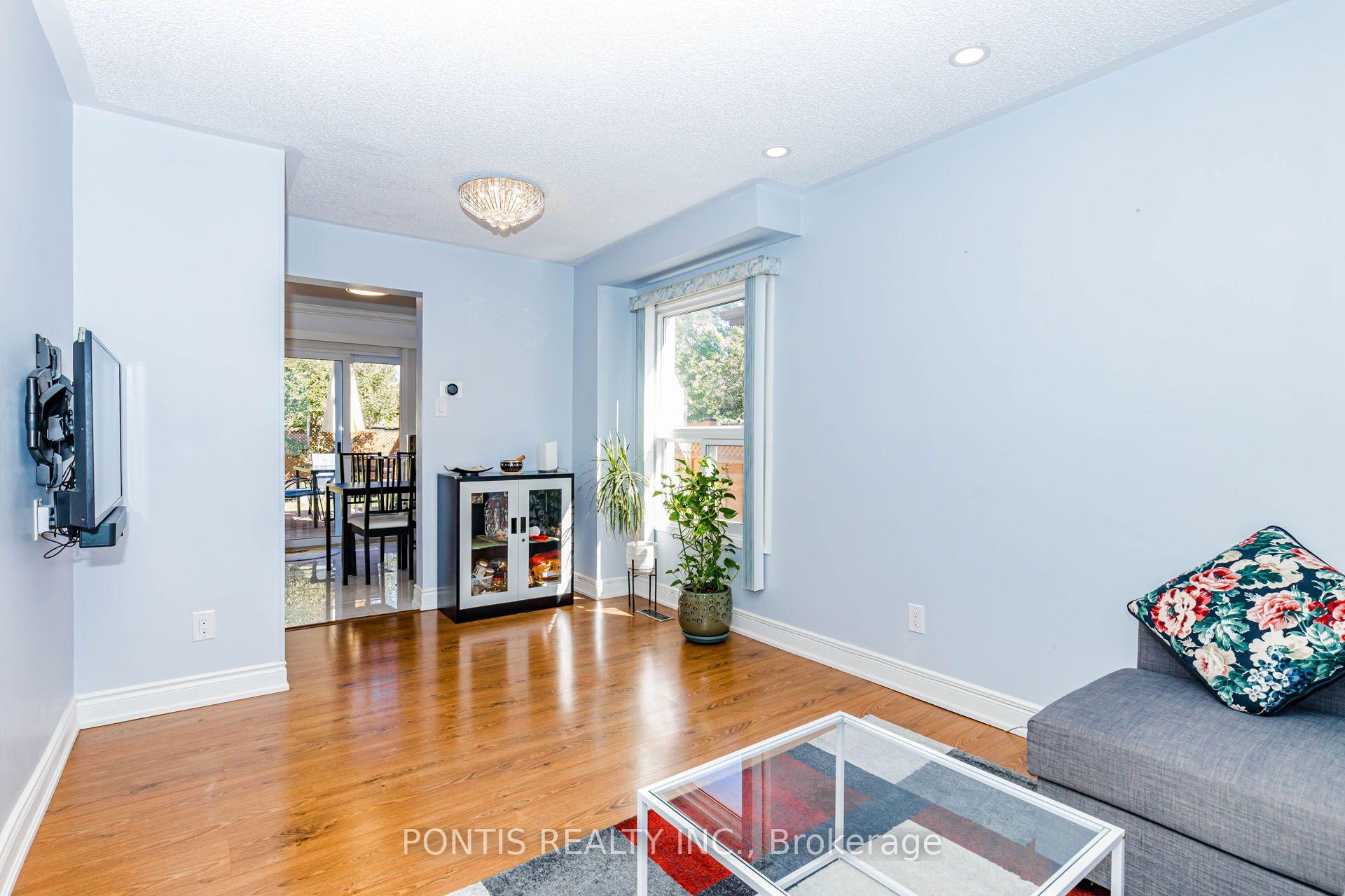 Photo 10 of 6 Calmist Crescent, Brampton, Fletcher's West — HOMEH