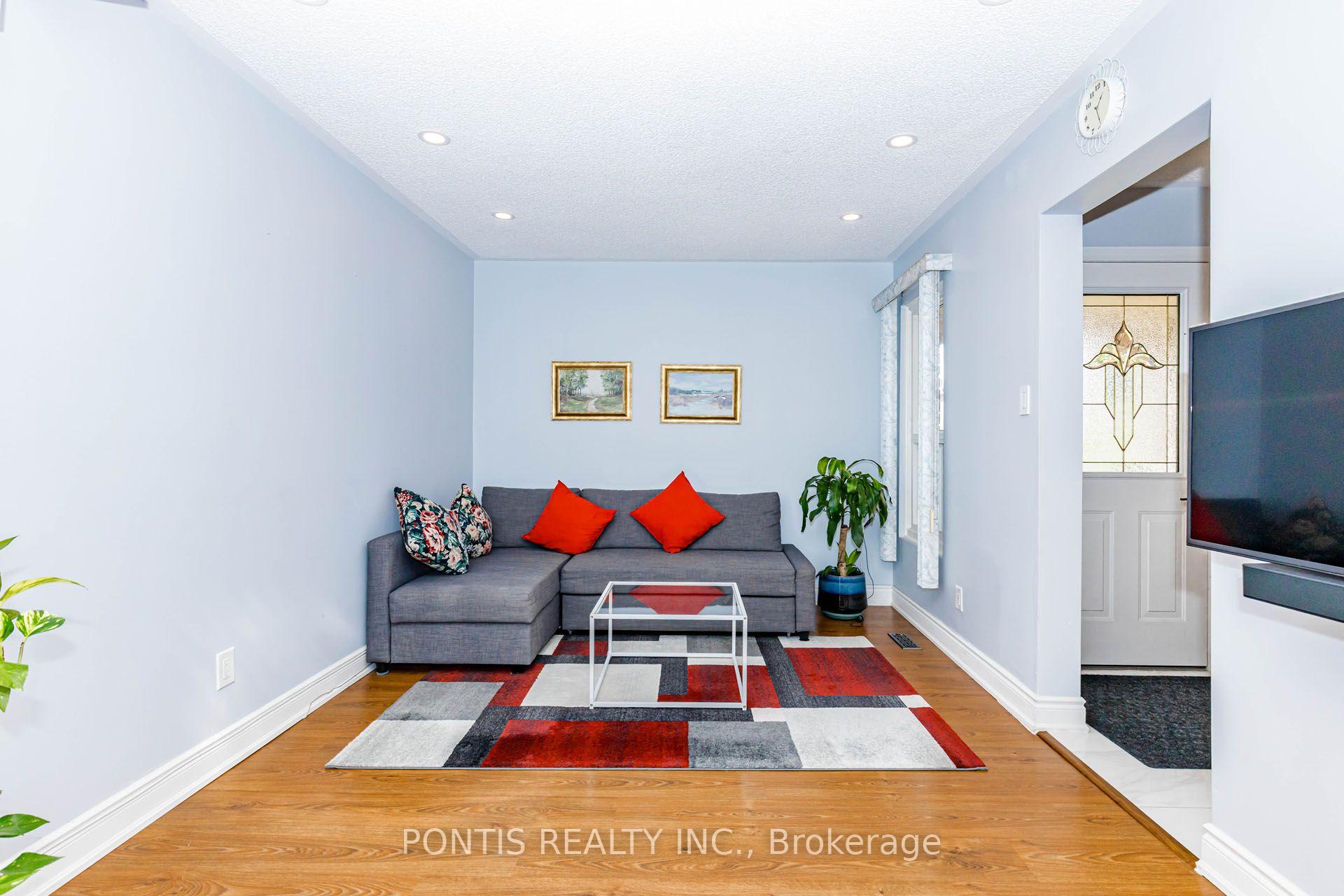 Photo 11 of 6 Calmist Crescent, Brampton, Fletcher's West — HOMEH