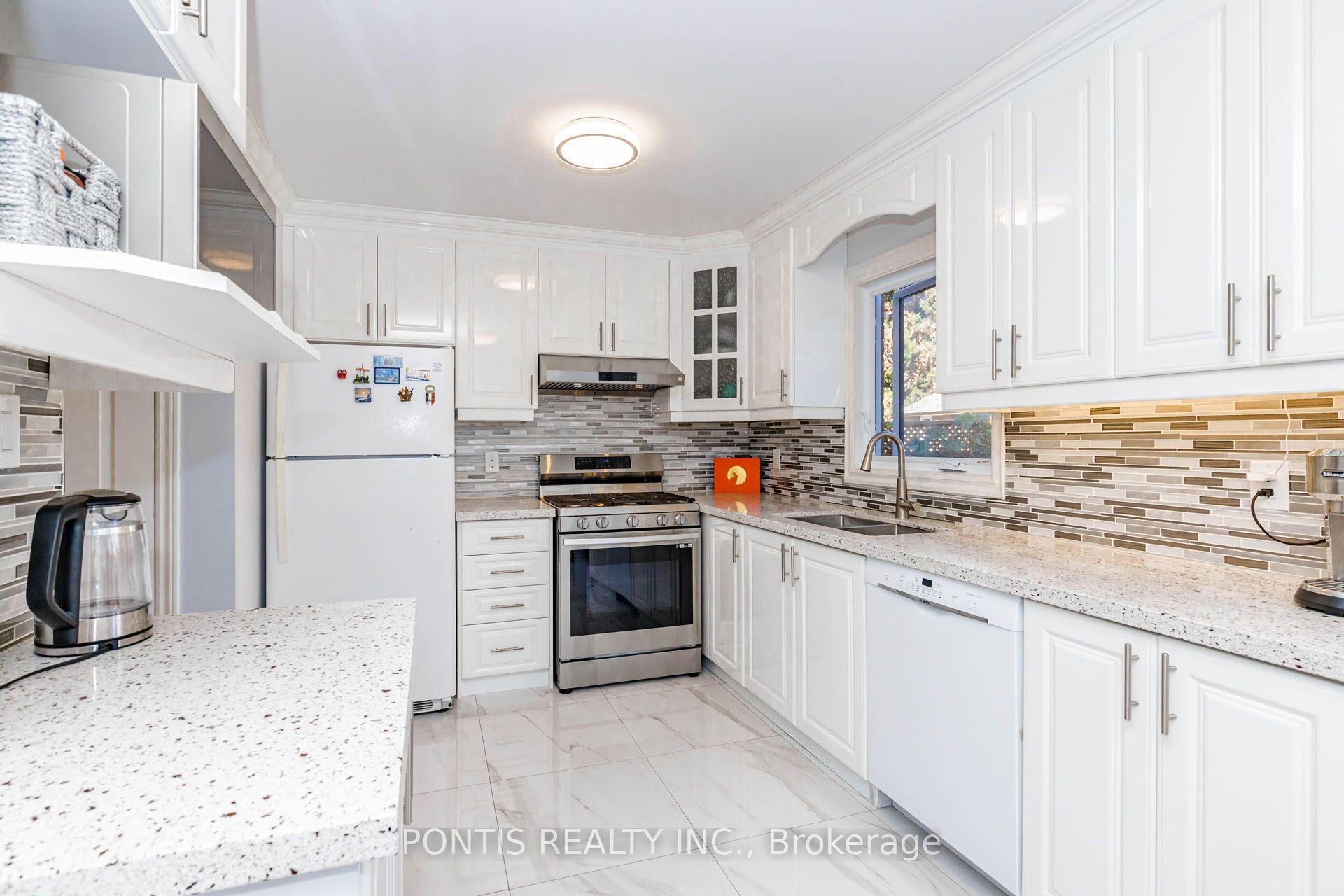 Photo 13 of 6 Calmist Crescent, Brampton, Fletcher's West — HOMEH