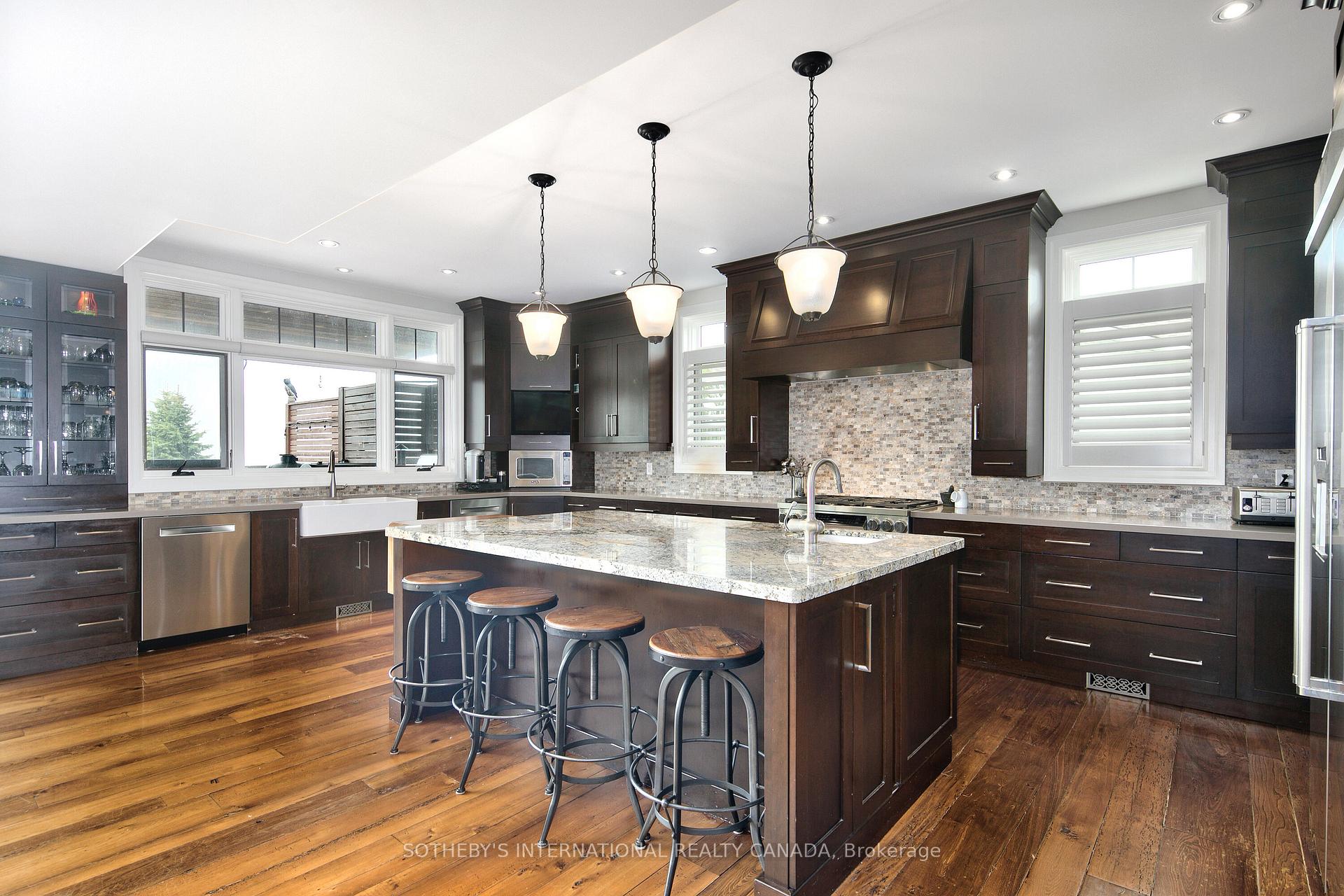Photo 12 of 156 Bartlett Boulevard, Collingwood — HOMEH