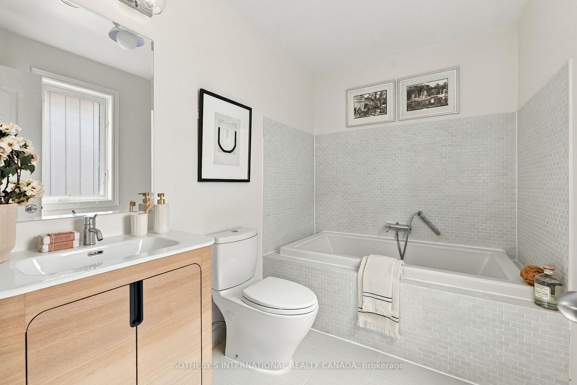 Photo 18 of 60 Poulett Street, Toronto, Moss Park — HOMEH
