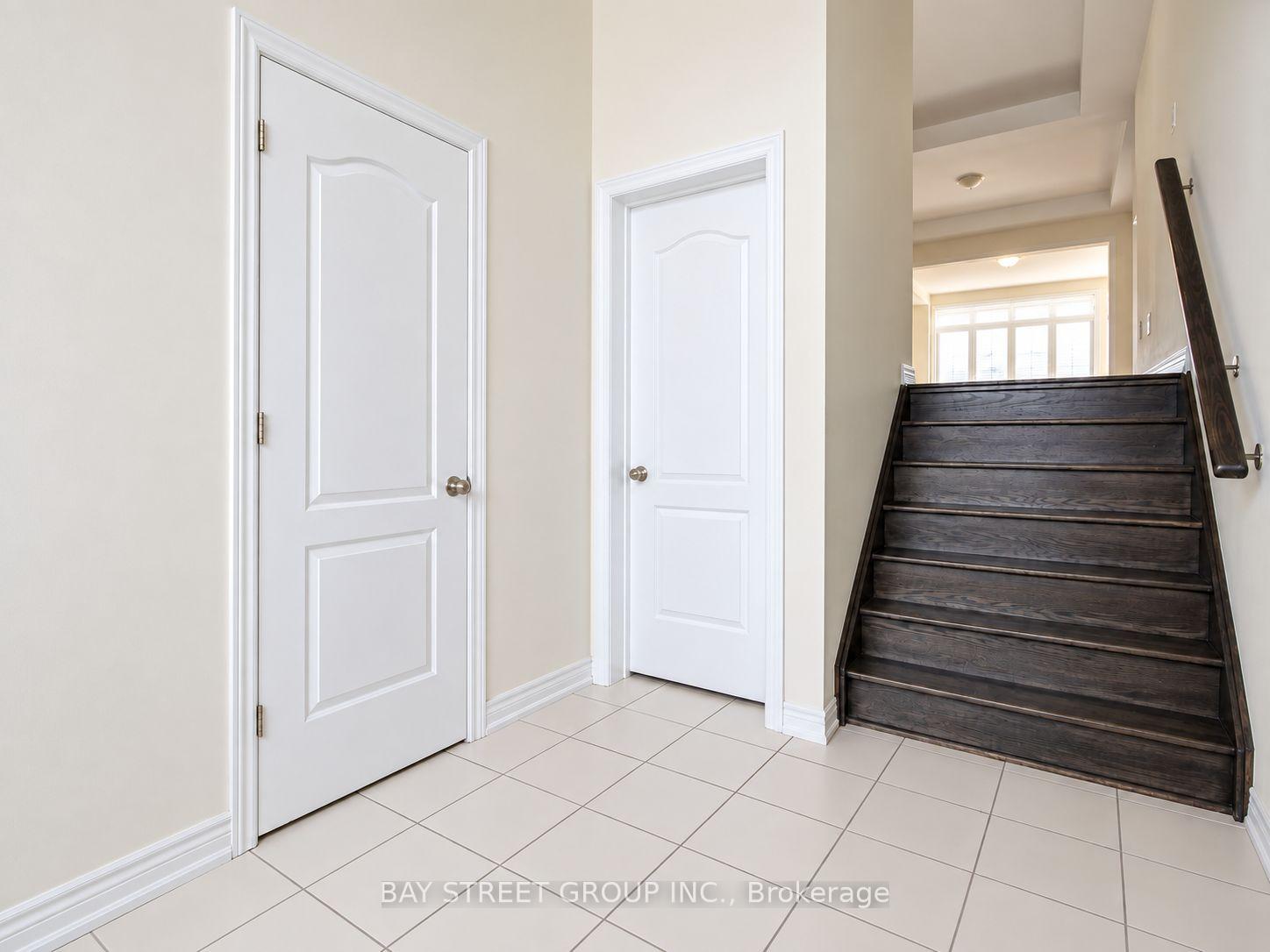 Photo 3 of 22 John Smith Street, East Gwillimbury, Holland Landing — HOMEH