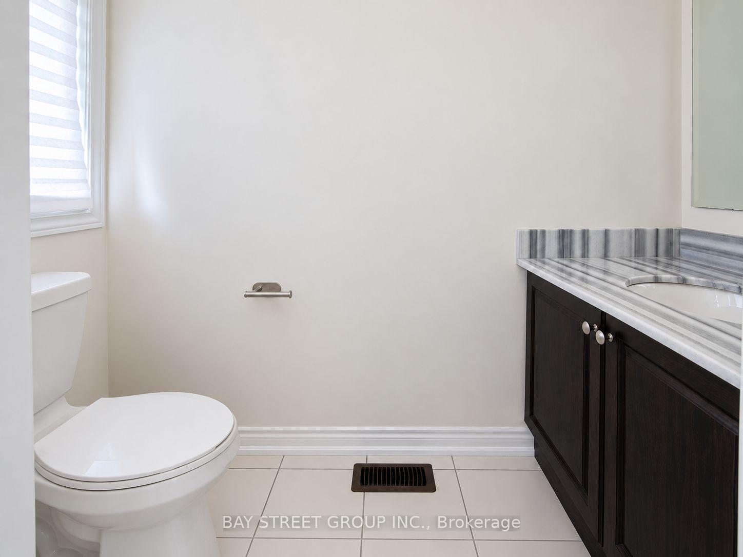 Photo 4 of 22 John Smith Street, East Gwillimbury, Holland Landing — HOMEH