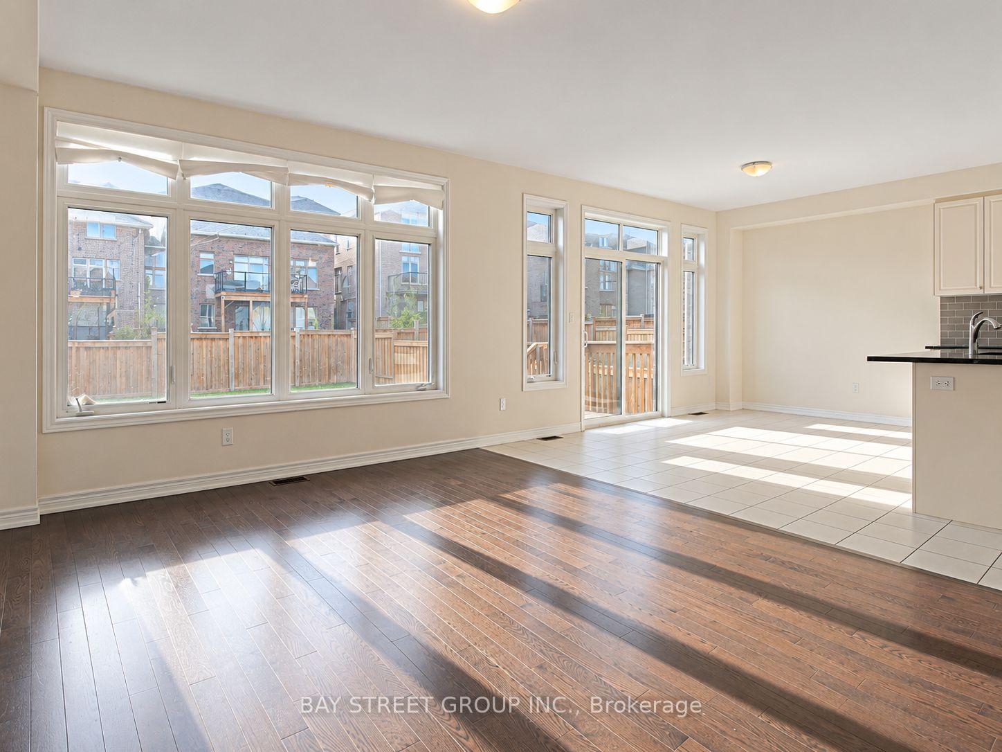 Photo 10 of 22 John Smith Street, East Gwillimbury, Holland Landing — HOMEH