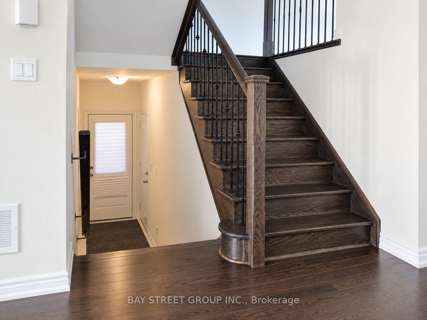 Photo 14 of 22 John Smith Street, East Gwillimbury, Holland Landing — HOMEH