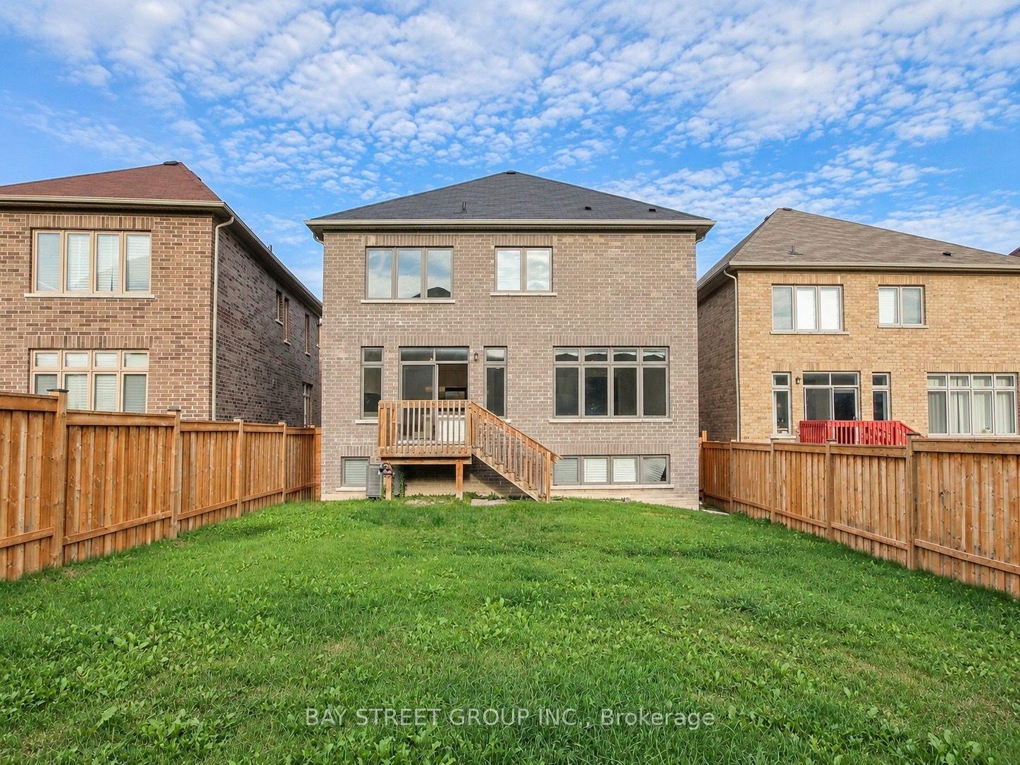 Photo 33 of 22 John Smith Street, East Gwillimbury, Holland Landing — HOMEH