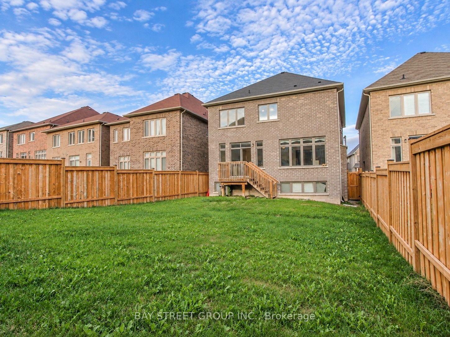 Photo 34 of 22 John Smith Street, East Gwillimbury, Holland Landing — HOMEH
