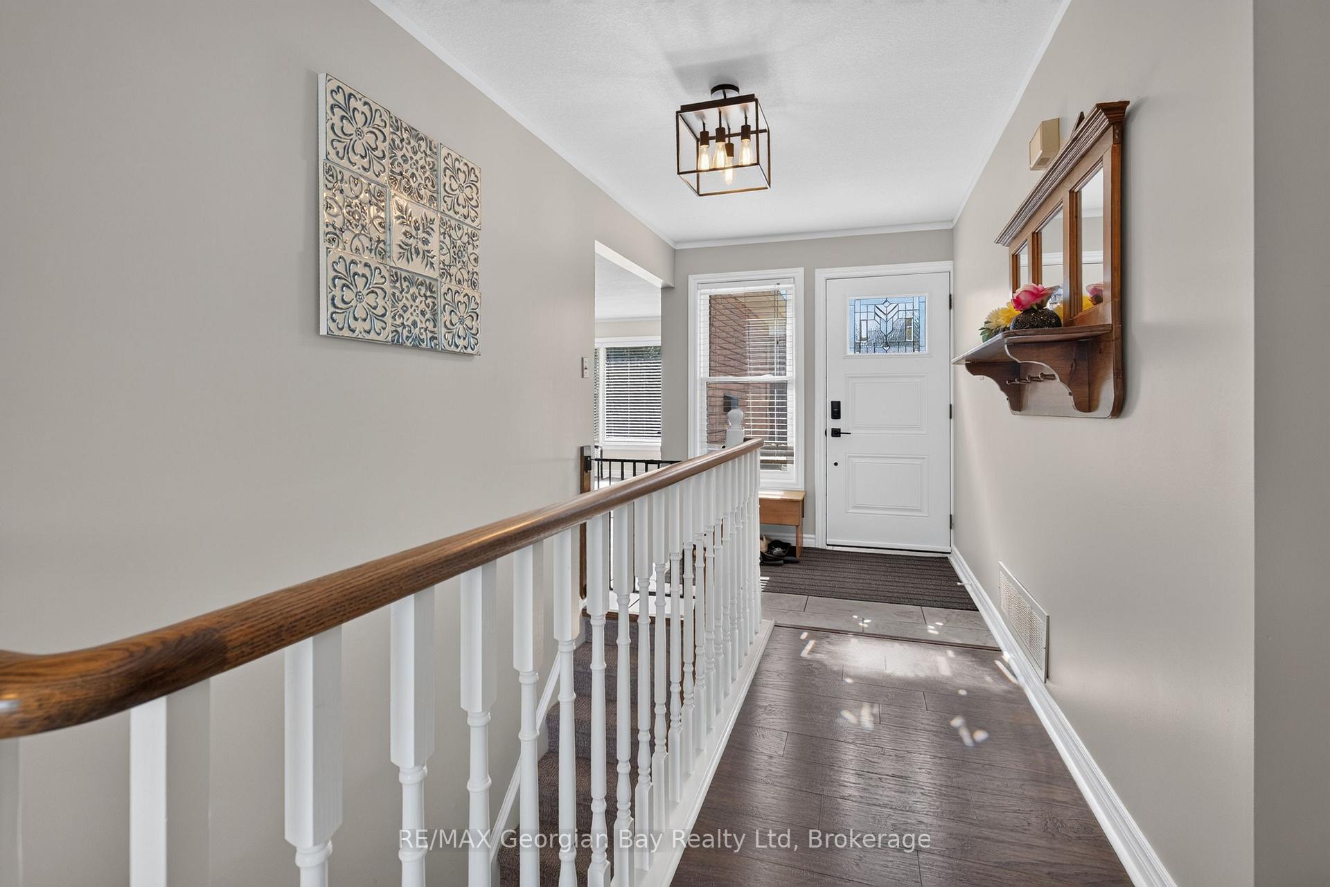 Photo 3 of 988 Victoria Street, Midland — HOMEH