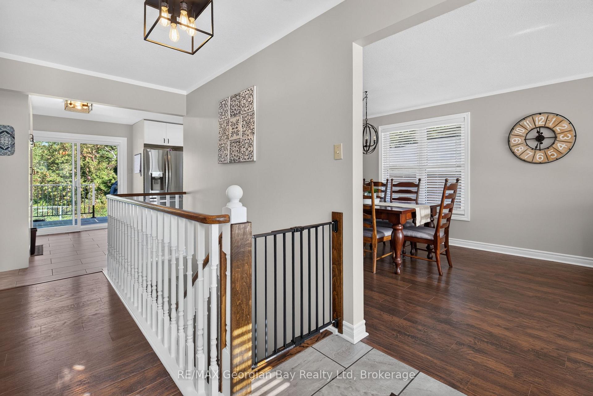 Photo 4 of 988 Victoria Street, Midland — HOMEH