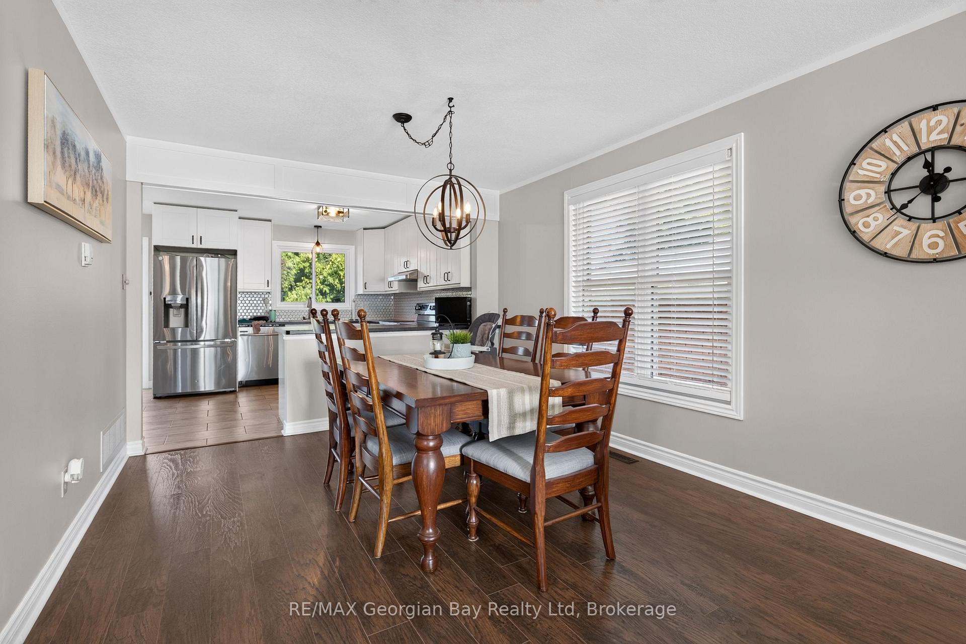 Photo 8 of 988 Victoria Street, Midland — HOMEH