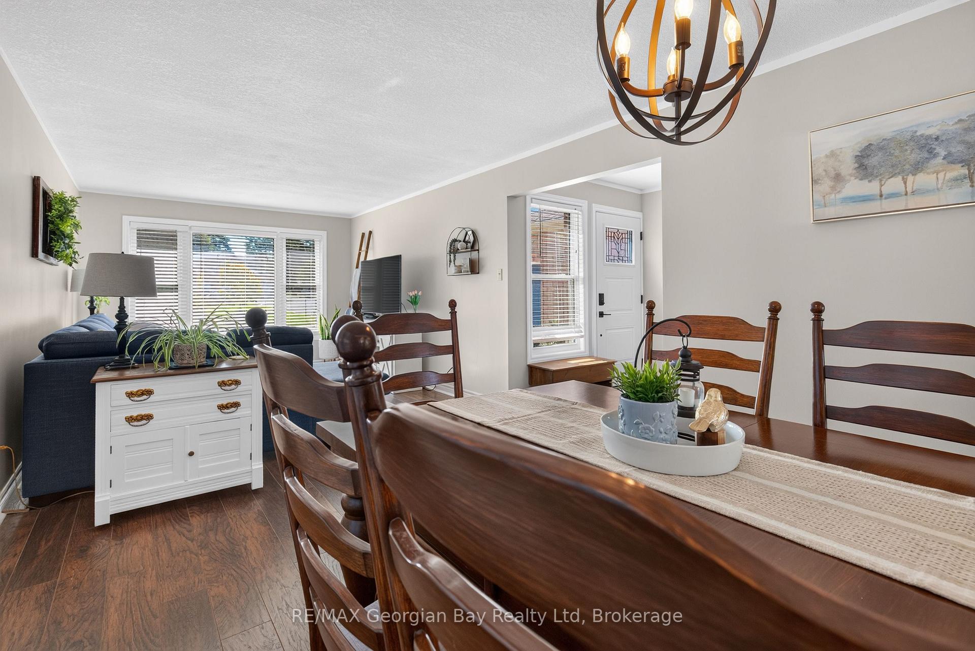 Photo 9 of 988 Victoria Street, Midland — HOMEH