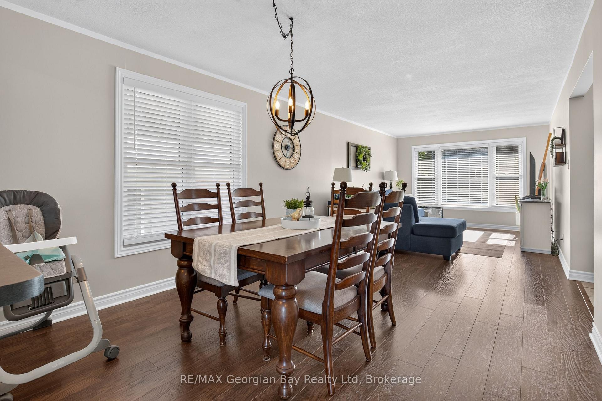 Photo 10 of 988 Victoria Street, Midland — HOMEH