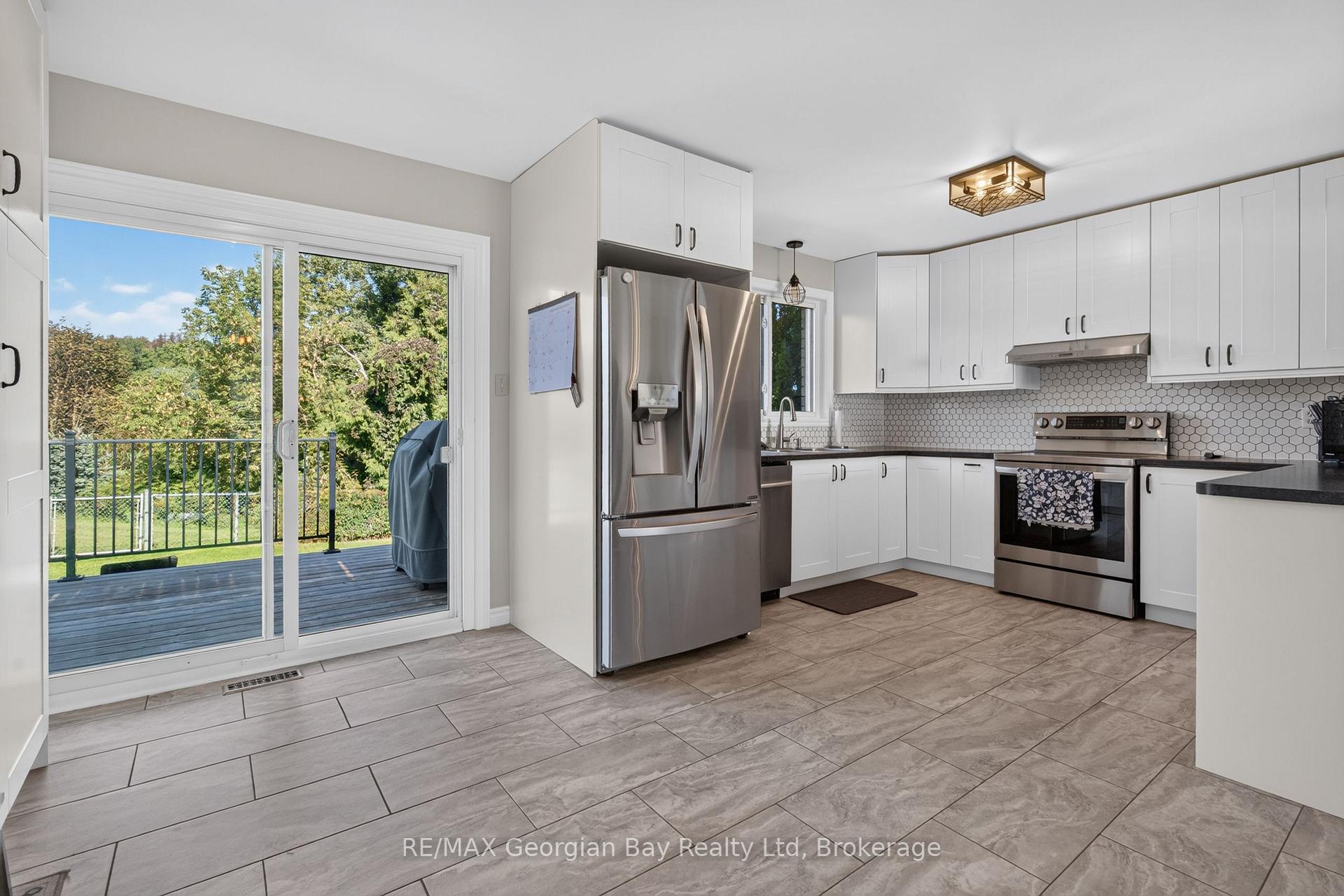 Photo 15 of 988 Victoria Street, Midland — HOMEH