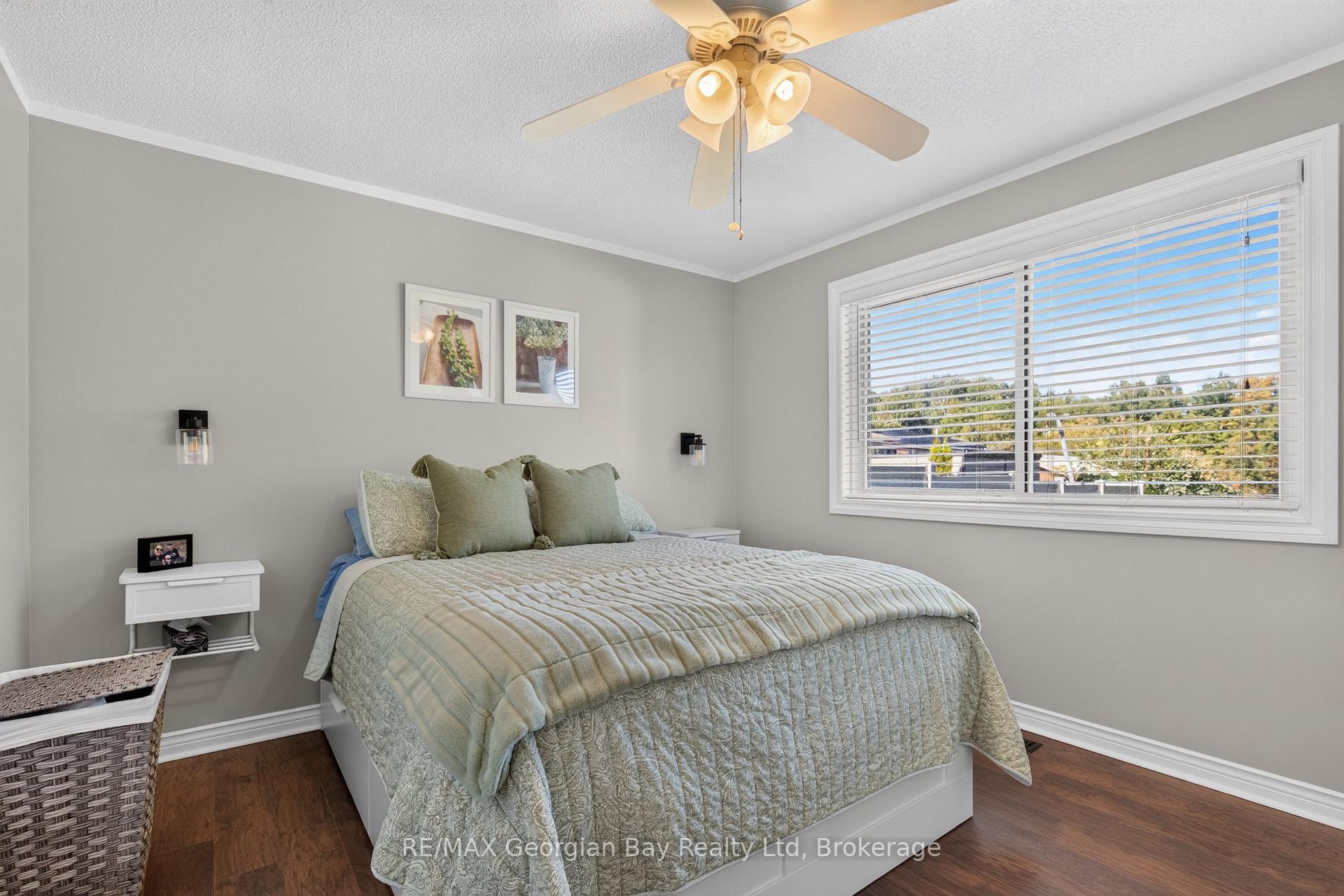 Photo 16 of 988 Victoria Street, Midland — HOMEH