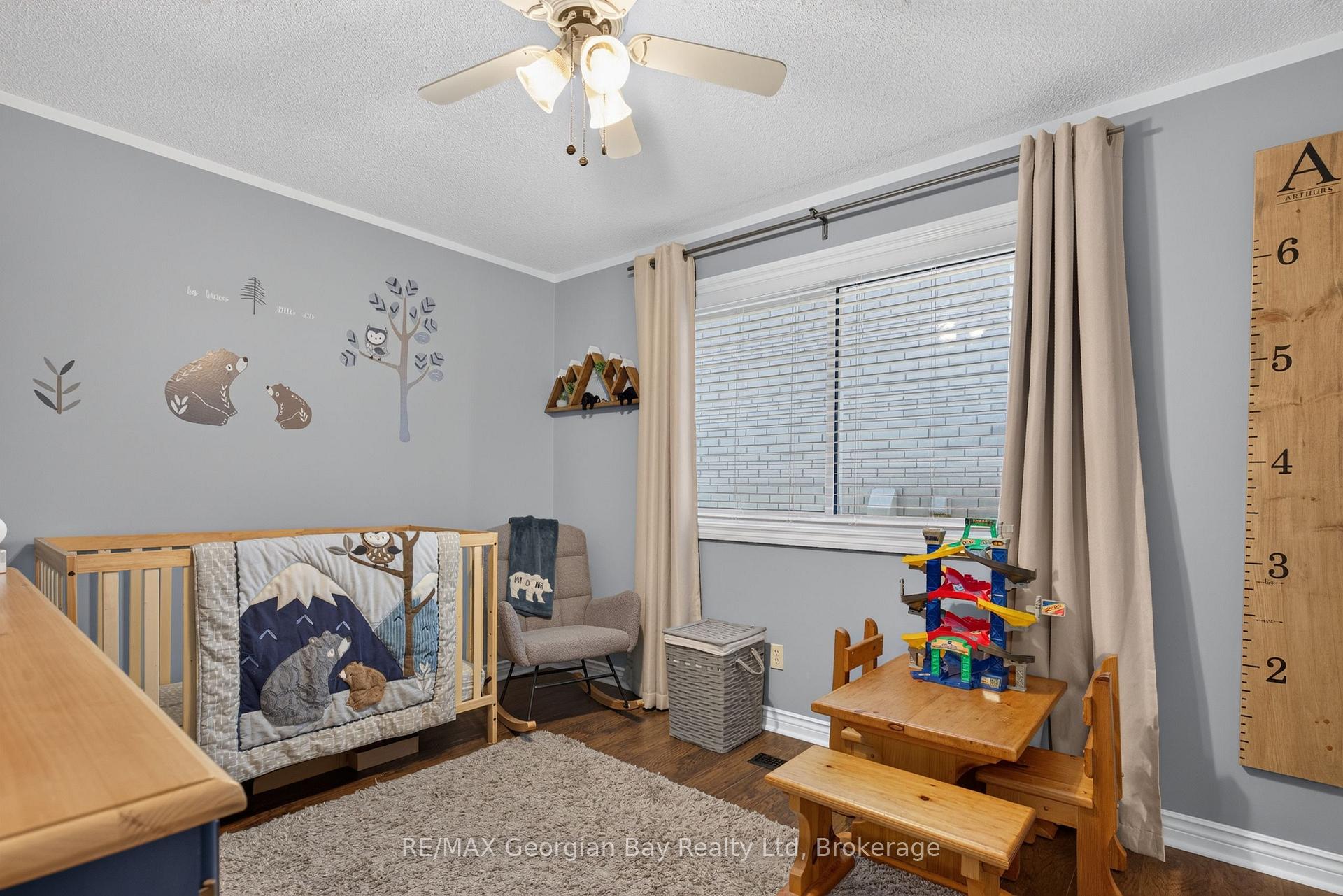 Photo 20 of 988 Victoria Street, Midland — HOMEH