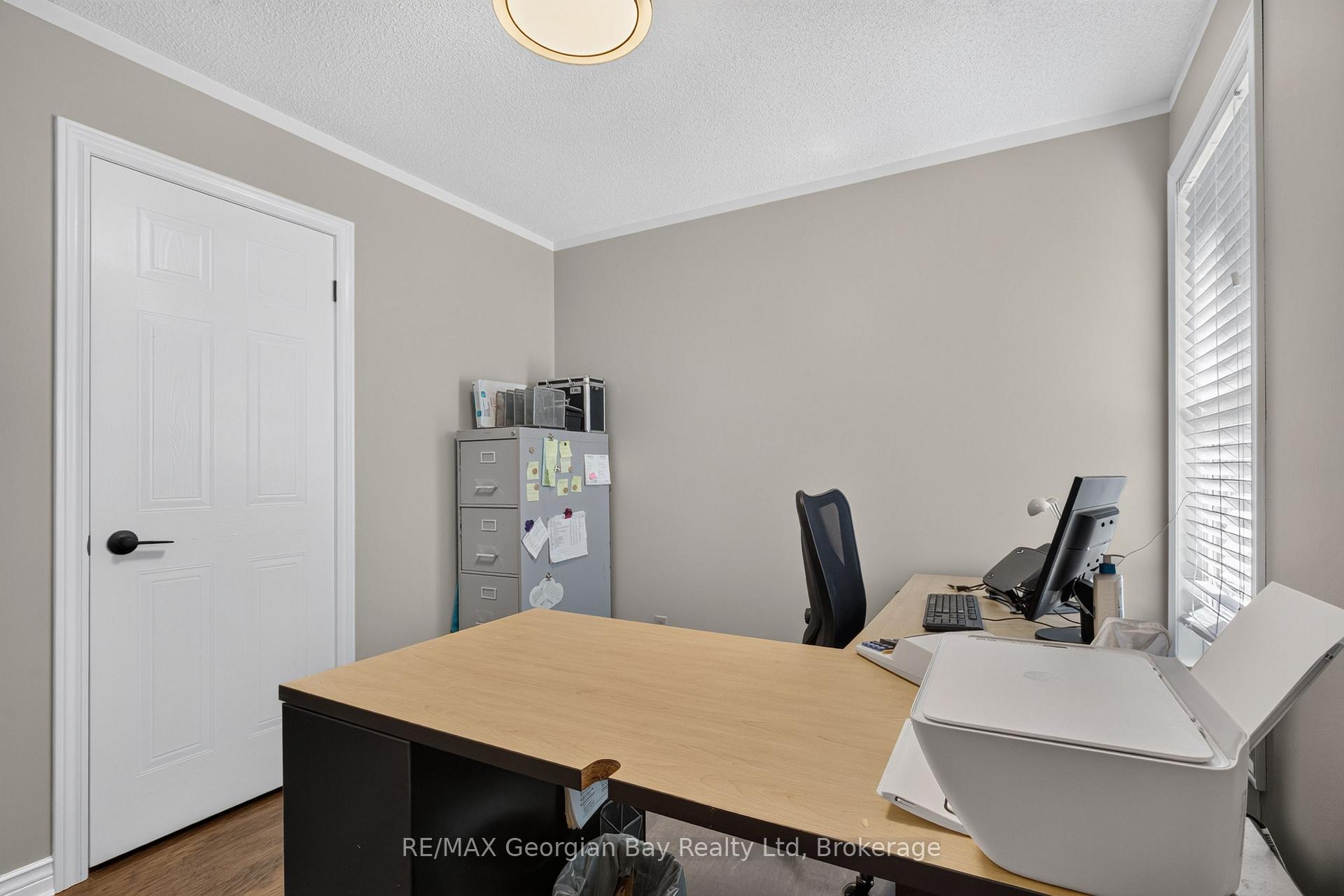 Photo 23 of 988 Victoria Street, Midland — HOMEH
