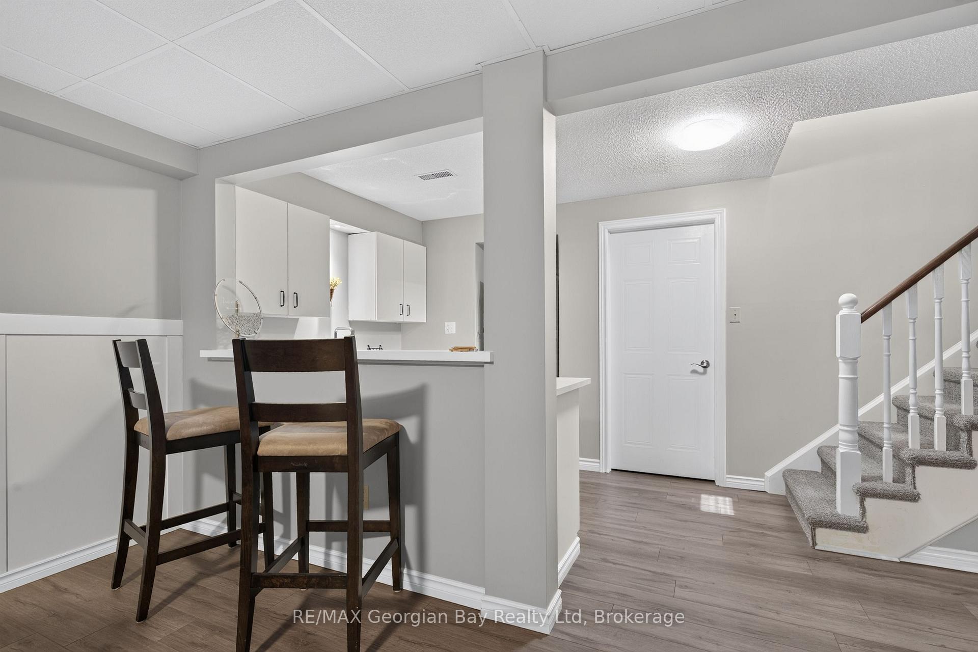 Photo 25 of 988 Victoria Street, Midland — HOMEH