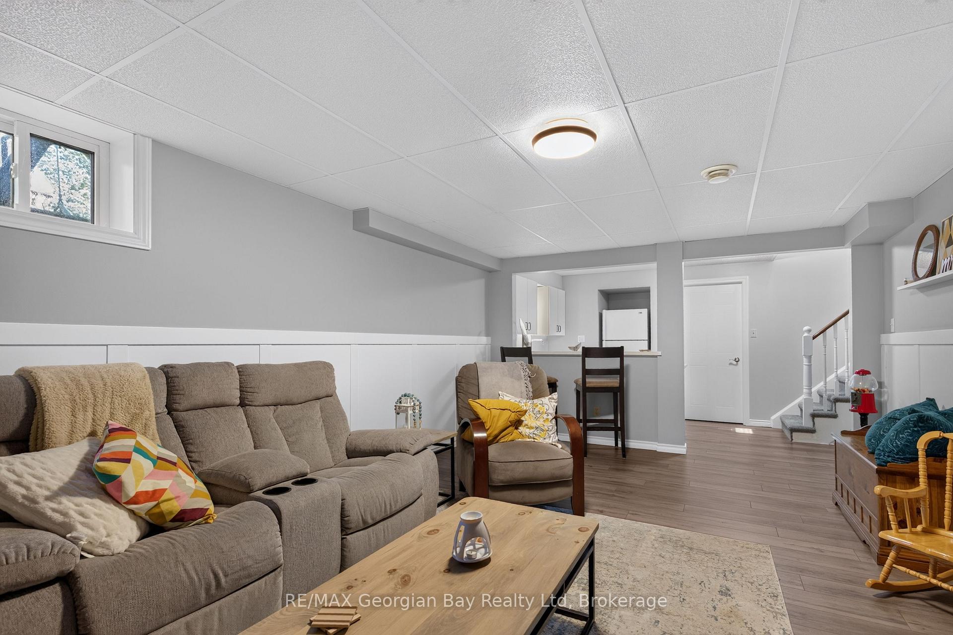 Photo 28 of 988 Victoria Street, Midland — HOMEH