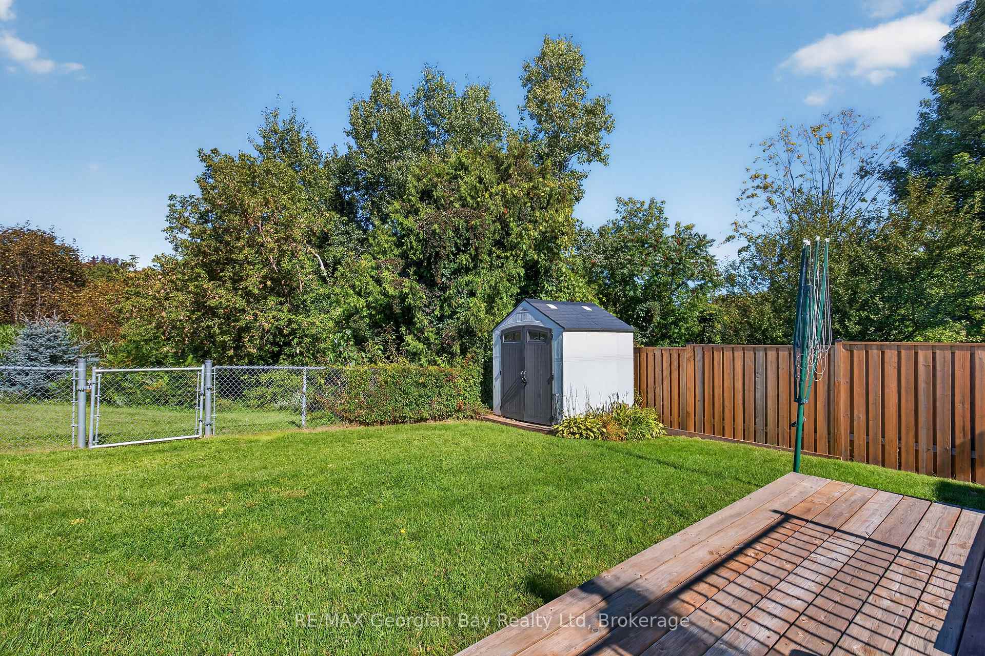 Photo 38 of 988 Victoria Street, Midland — HOMEH