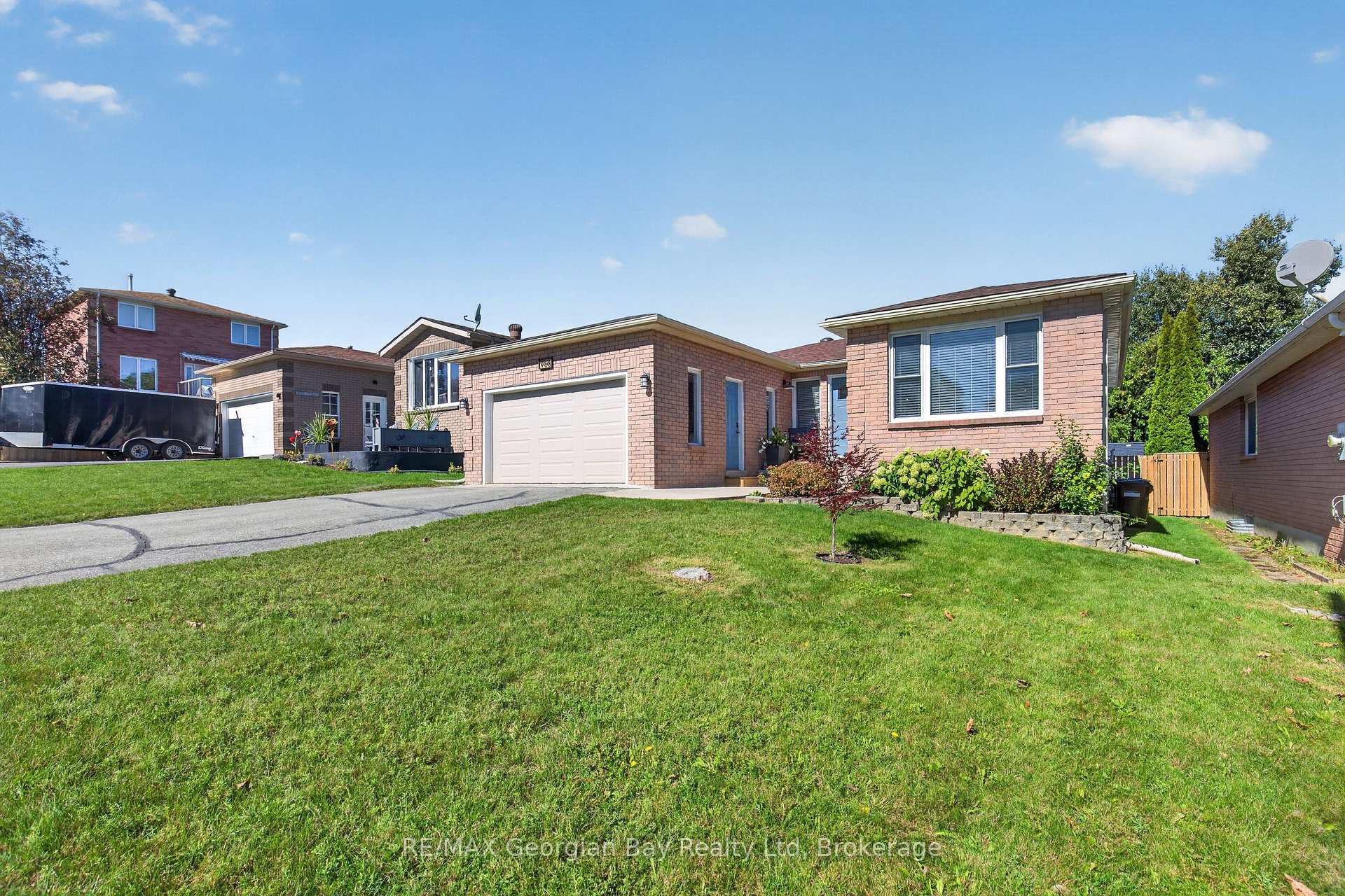 Photo 41 of 988 Victoria Street, Midland — HOMEH