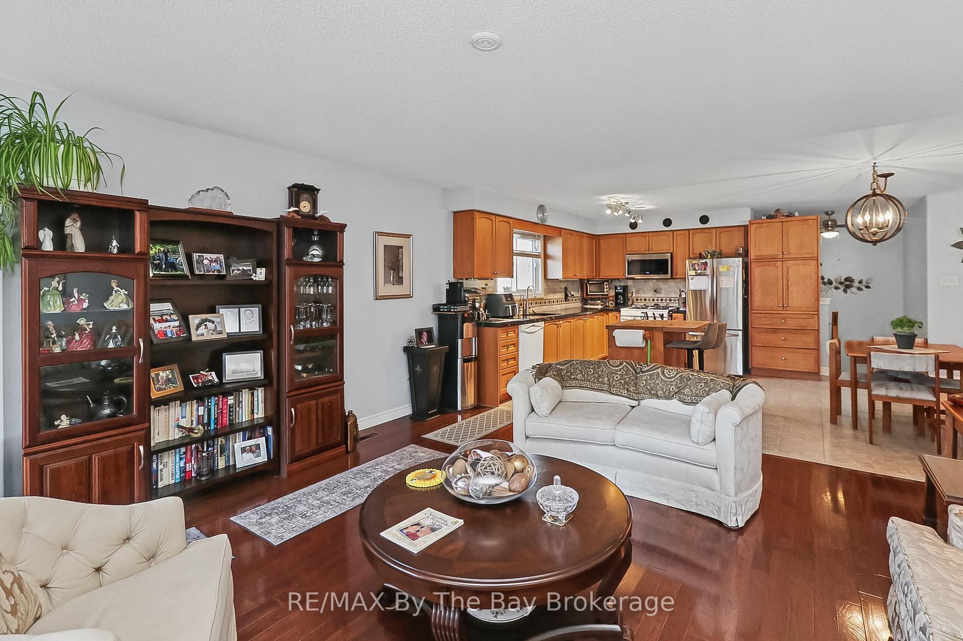 Photo 35 of 8 Middleport Drive, Wasaga Beach — HOMEH