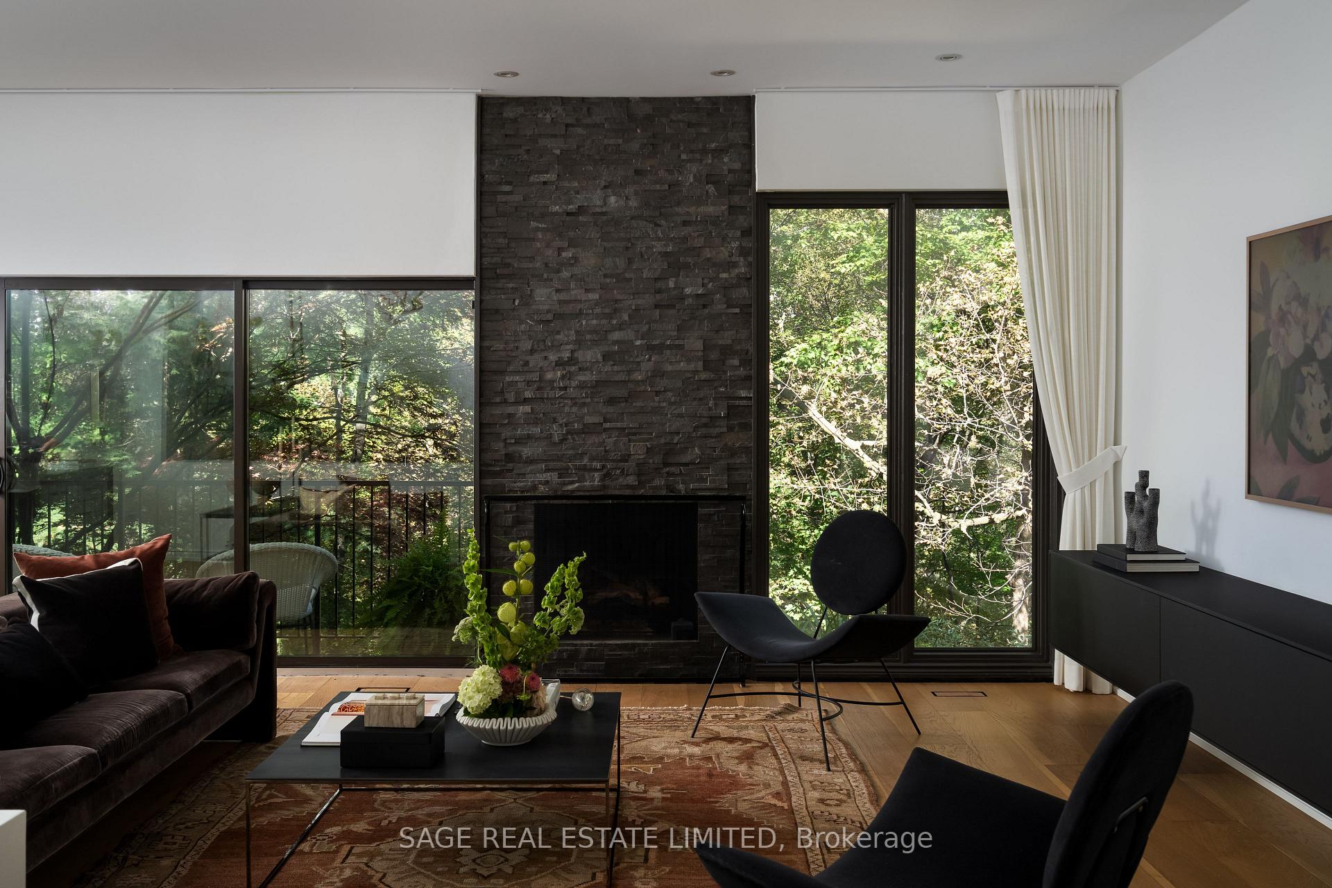Photo 3 of 20 Connable Drive, Toronto, Casa Loma — HOMEH