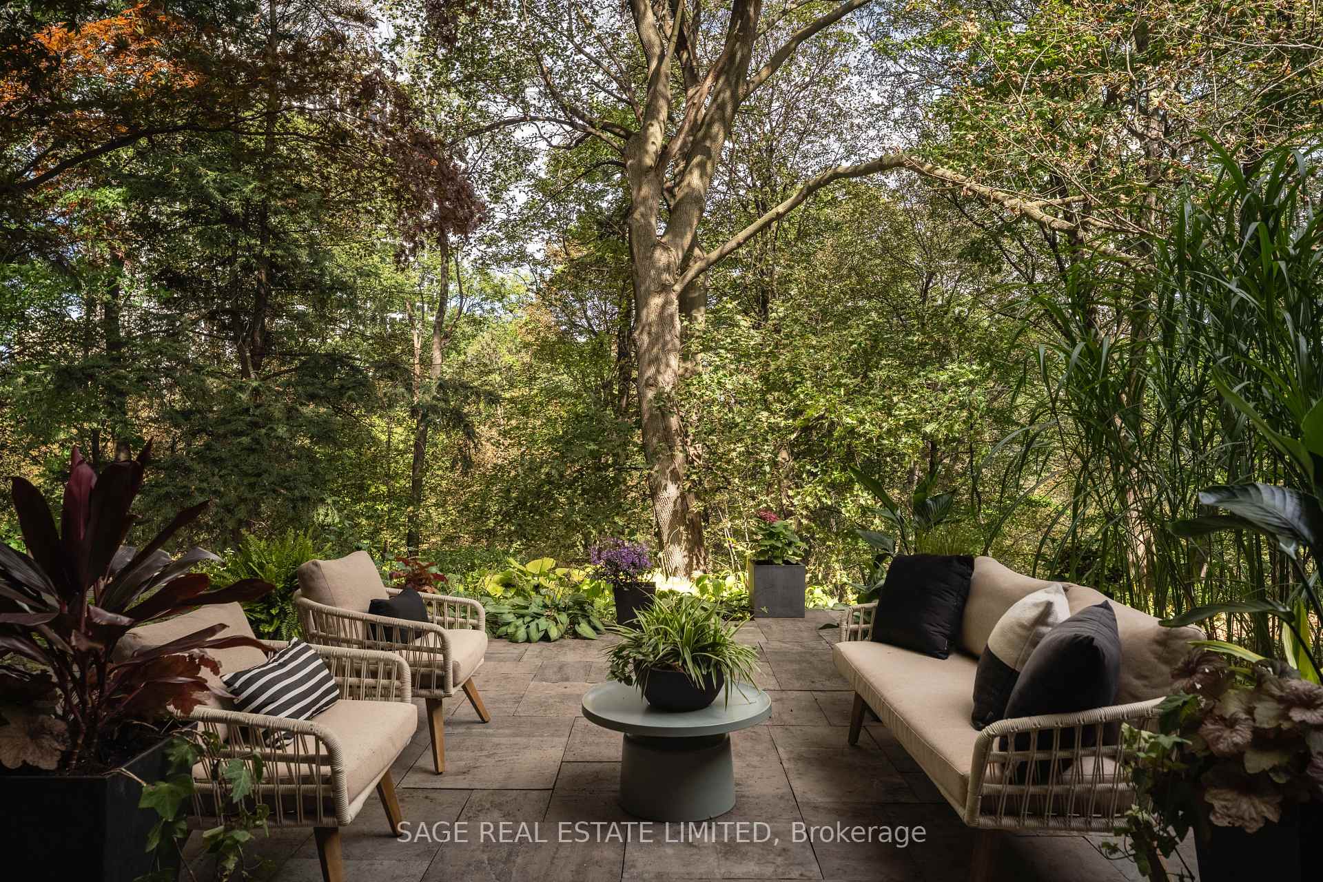 Photo 1 of 20 Connable Drive, Toronto, Casa Loma — HOMEH