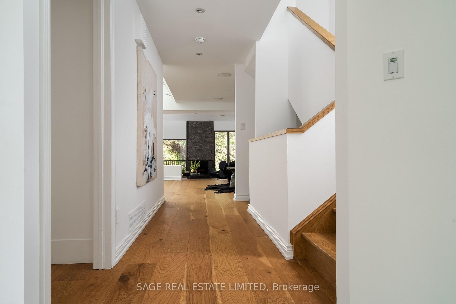 Photo 2 of 20 Connable Drive, Toronto, Casa Loma — HOMEH